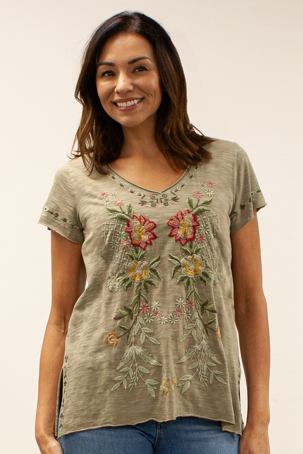 Caite Tilly t-shirt, embroidered short sleeve (2 colors)