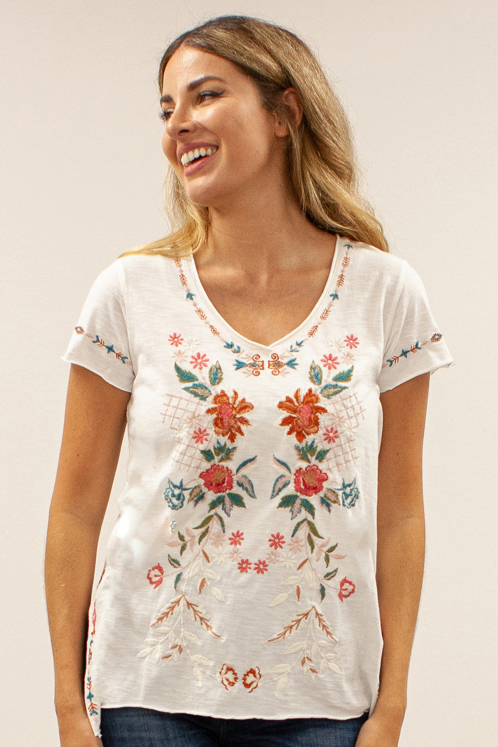 Caite Tilly t-shirt, embroidered short sleeve (2 colors)