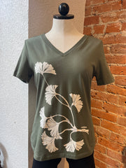 Marushka t-shirt, relaxed v-neck short-sleeve Ginko on Olive