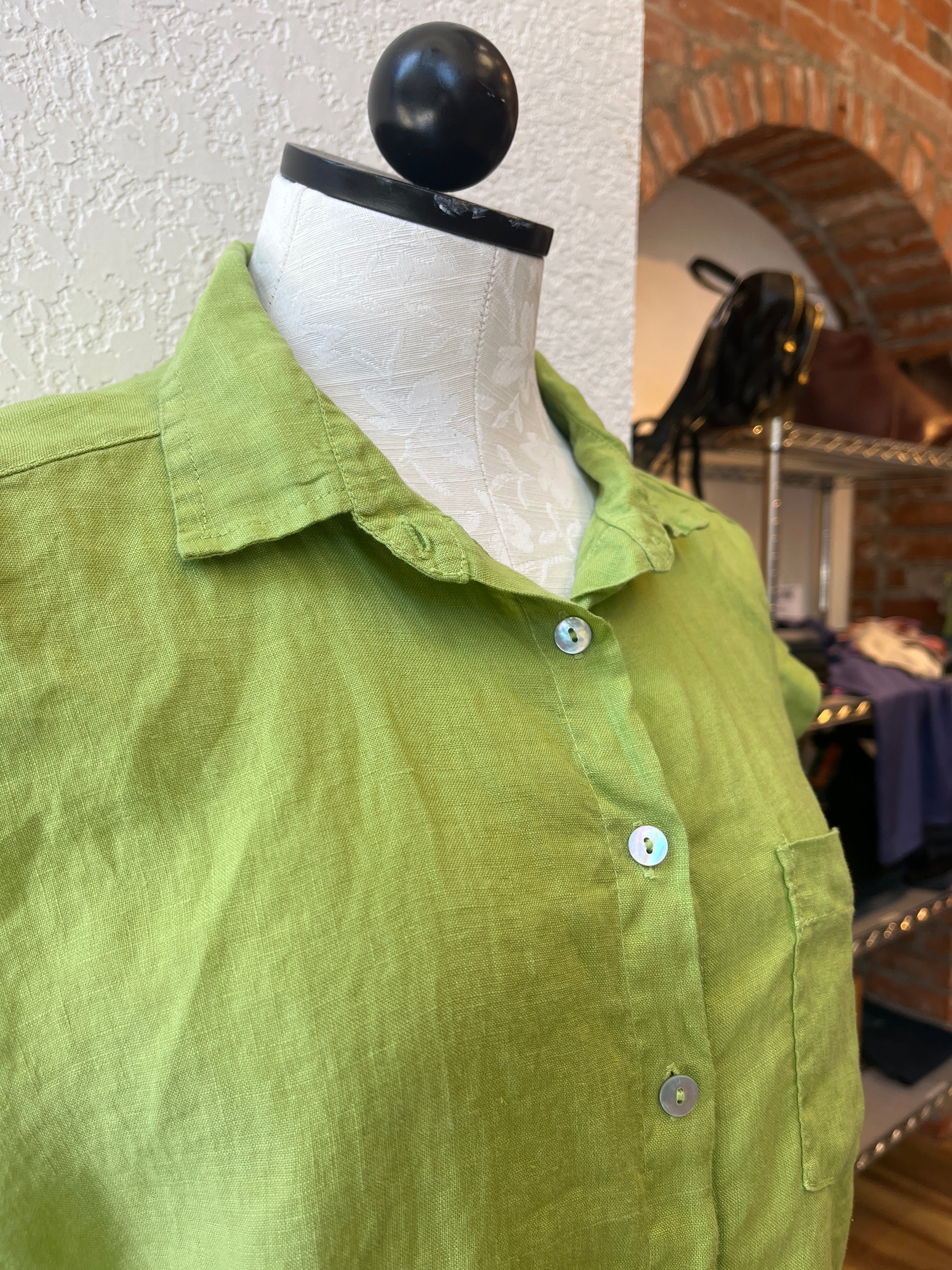 Cut Loose shirt, hanky linen short sleeve Verde SALE Size L