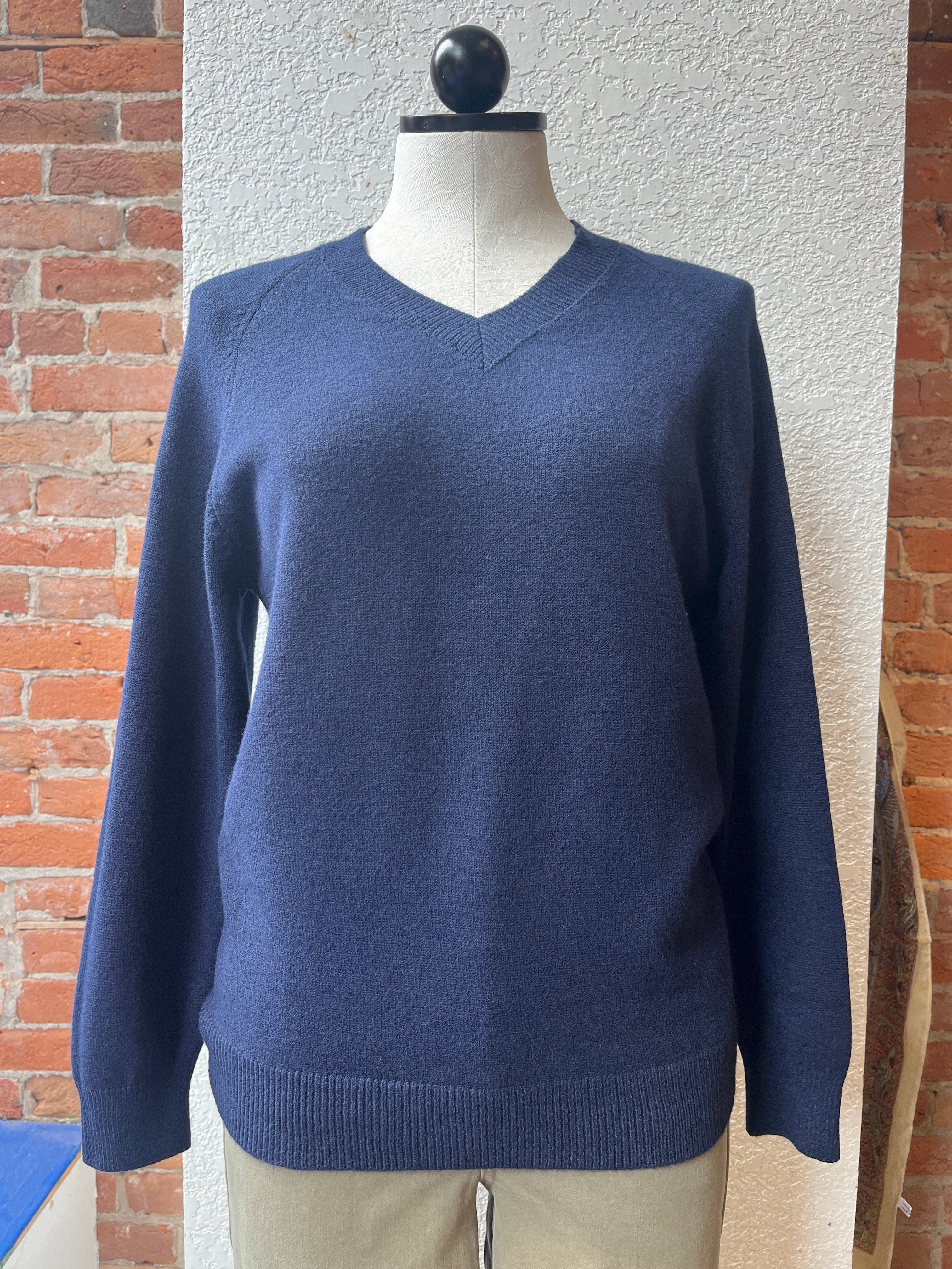 M (Made in Italy) sweater, v-neck 33-903X