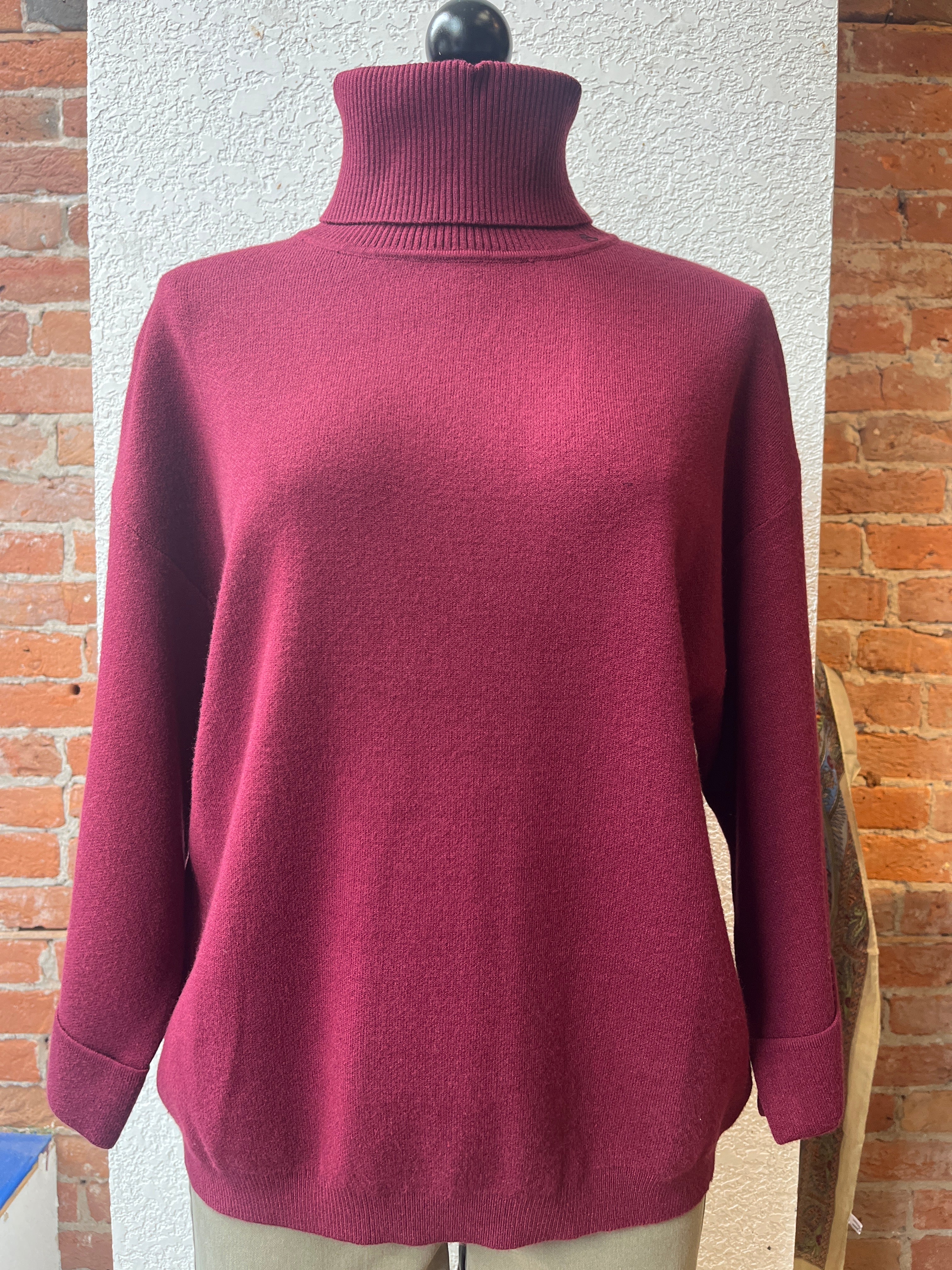 M (Made in Italy) sweater, 3/4 sleeve turtle neck 33-RS013X