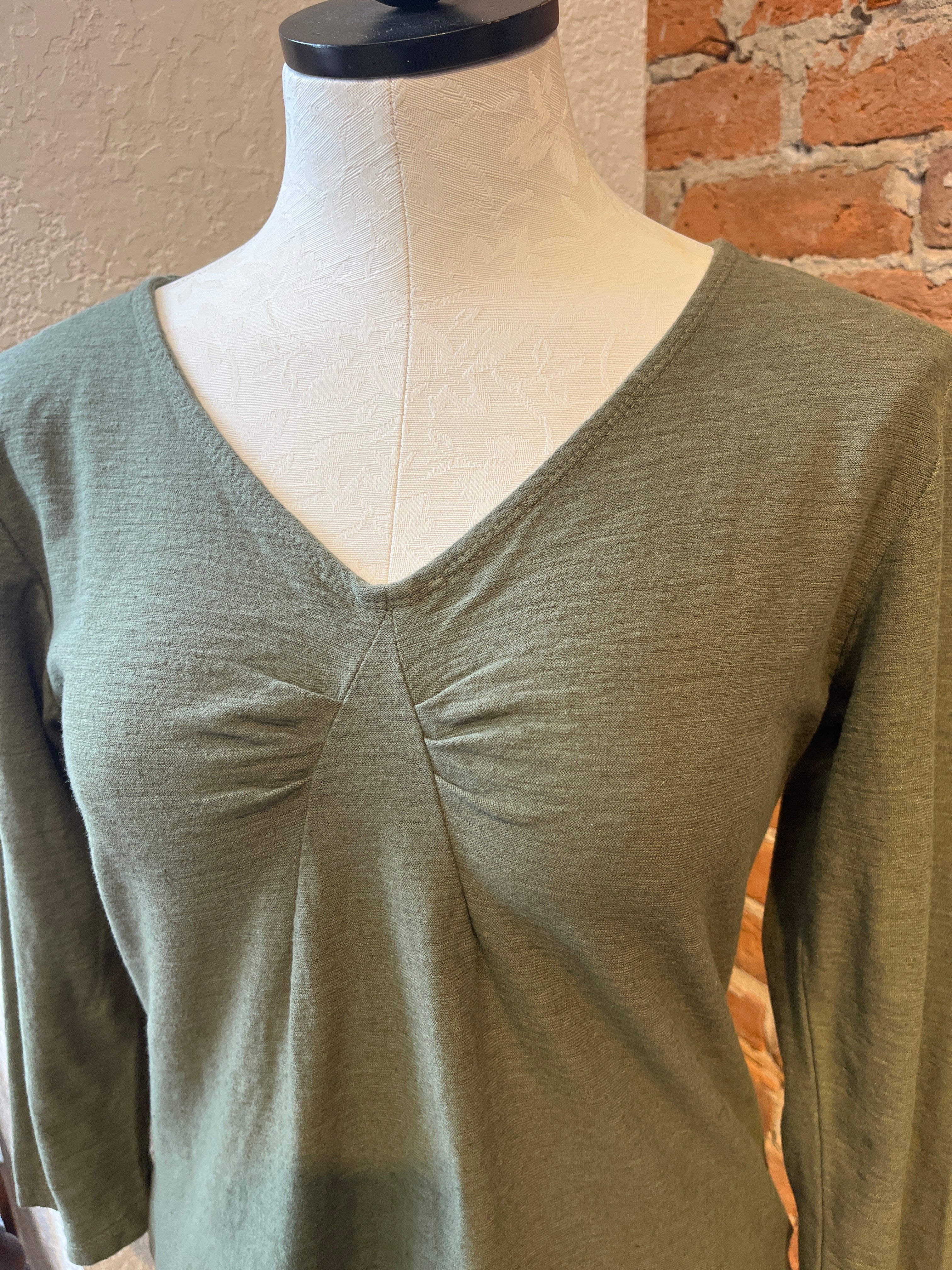 Cut Loose t-shirt, tuck-front 3/4 sleeve linen blend