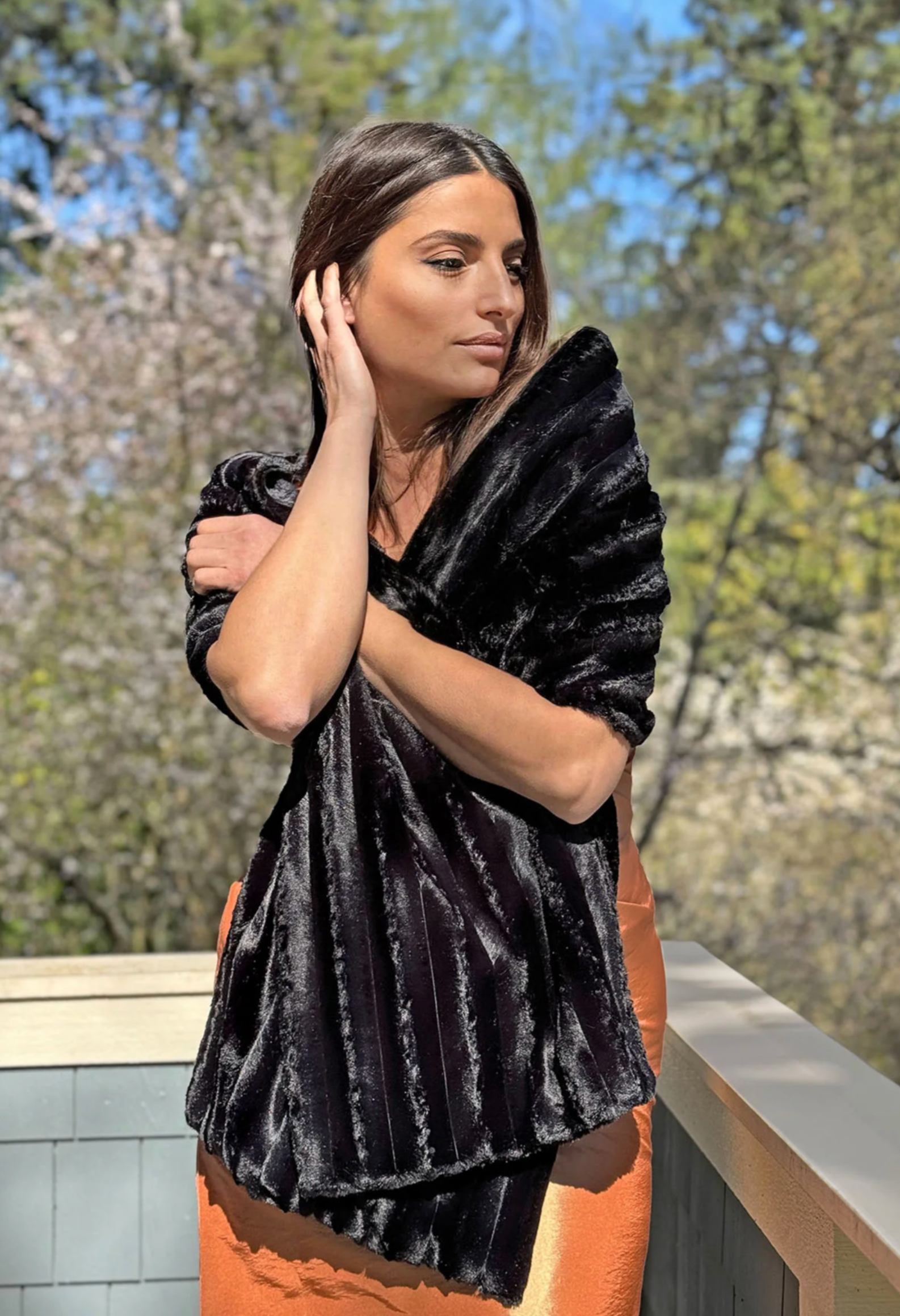 Pandemonium shawl/stole, faux fur (2 colors)