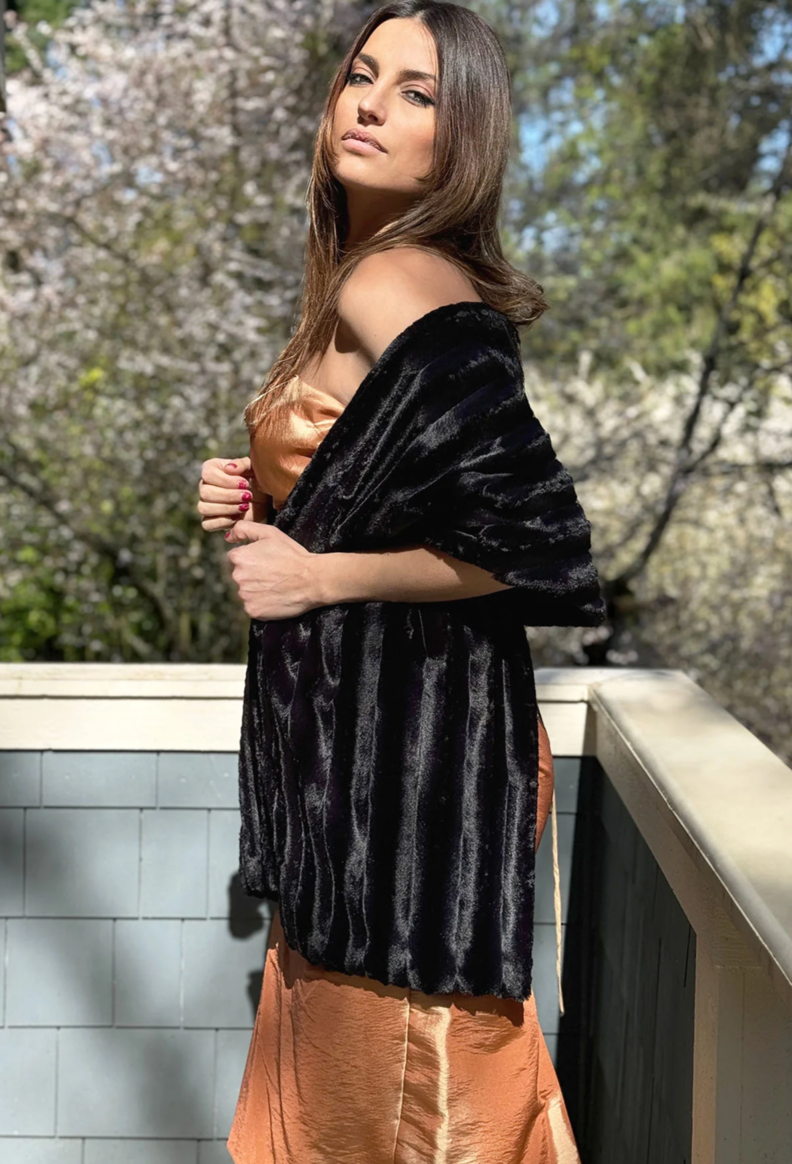 Pandemonium shawl/stole, faux fur (2 colors)