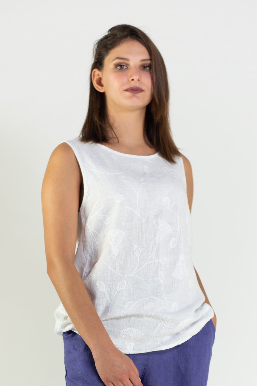 Luca Vanucci tank, linen embroidery white