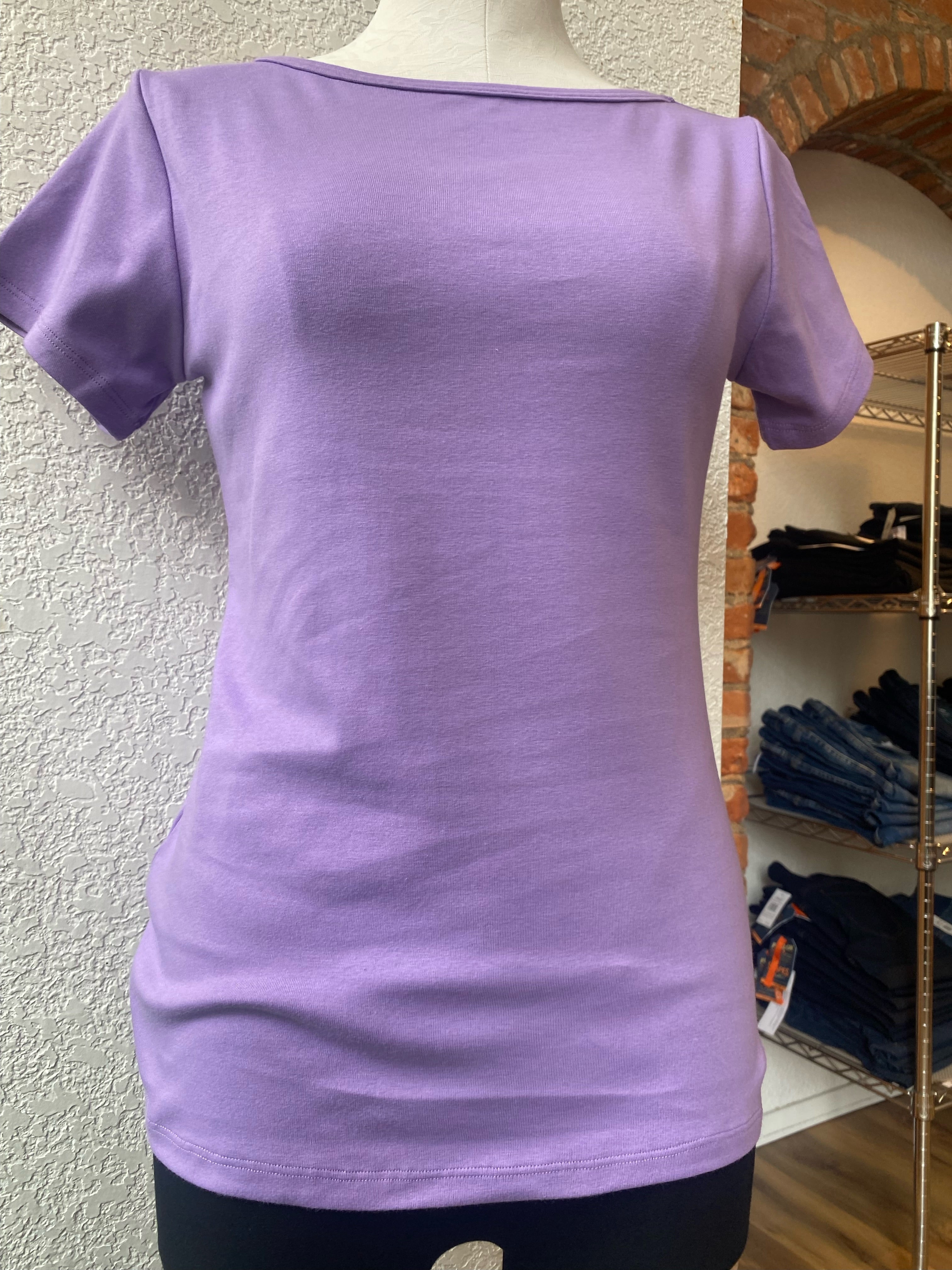 Camiseta Necessitees manga corta cuello barco (3 colores)