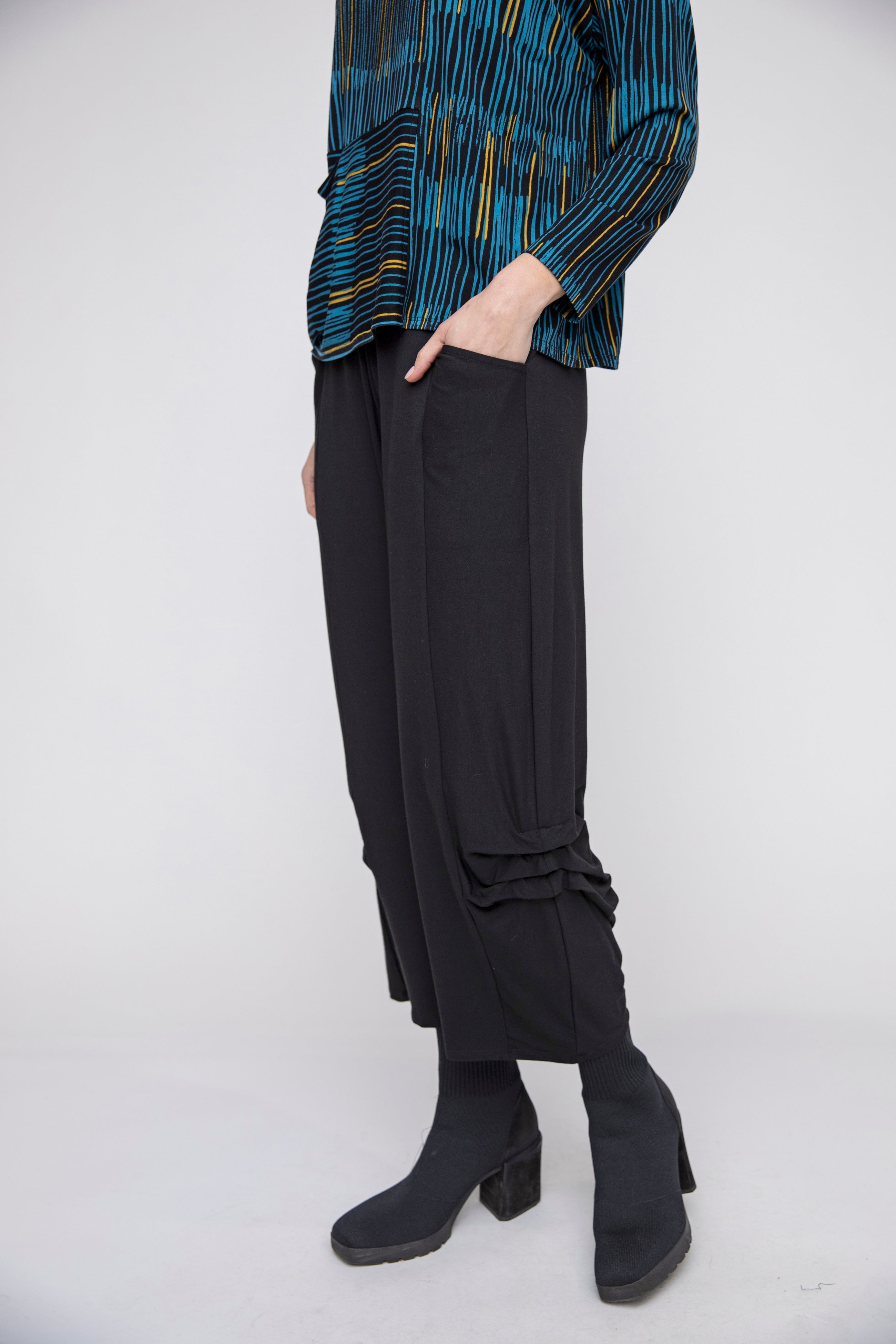 Liv by Habitat pant 140276, side pleat knit