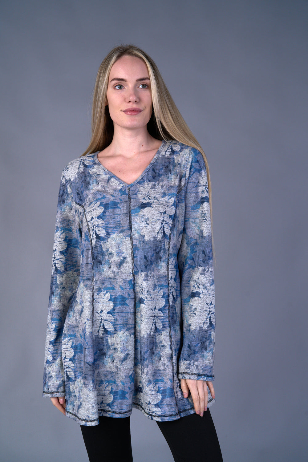 Shana tunic 24636, fleece v-neck print