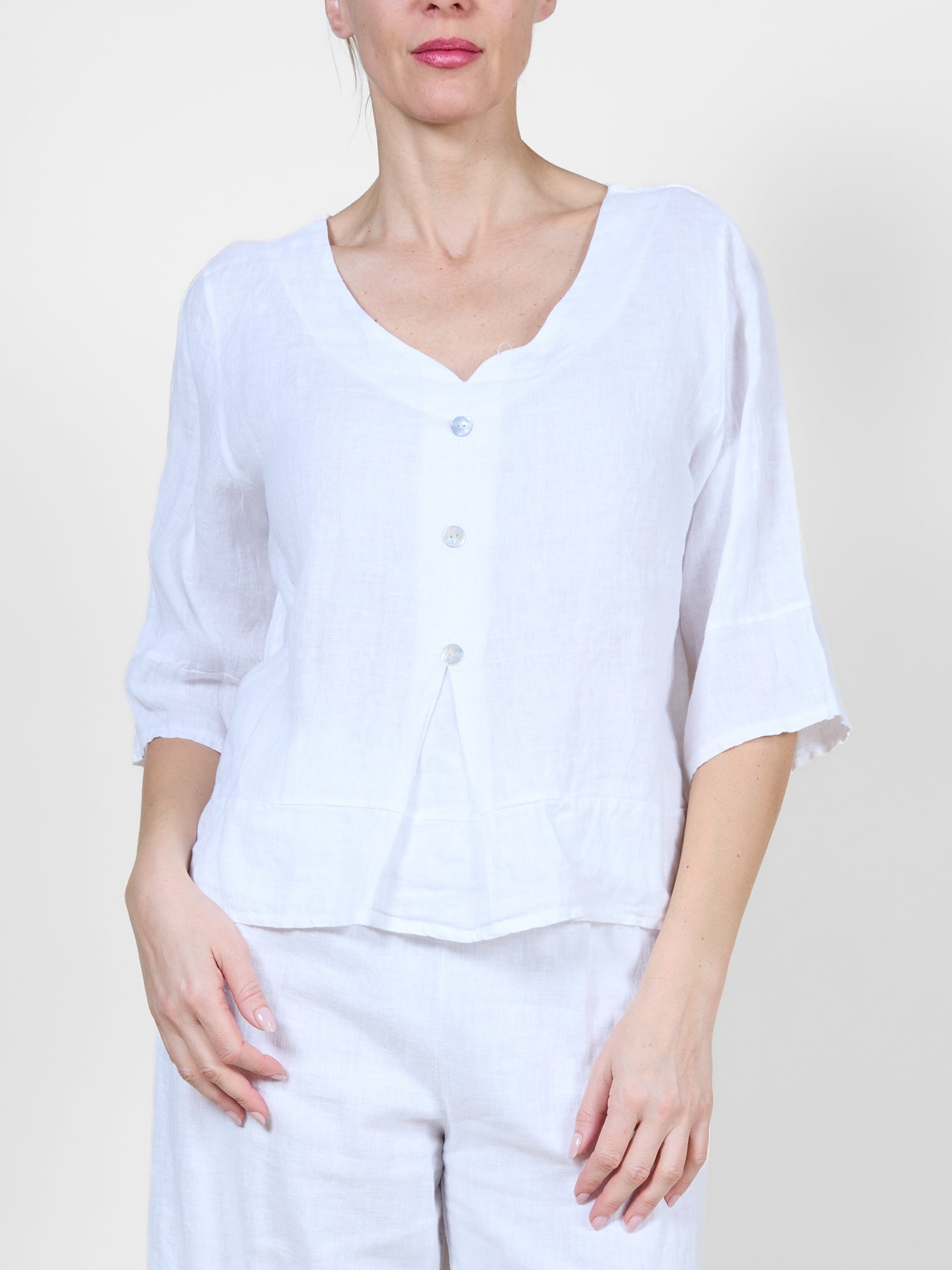 Angela Mara shirt 32270, linen v-neck