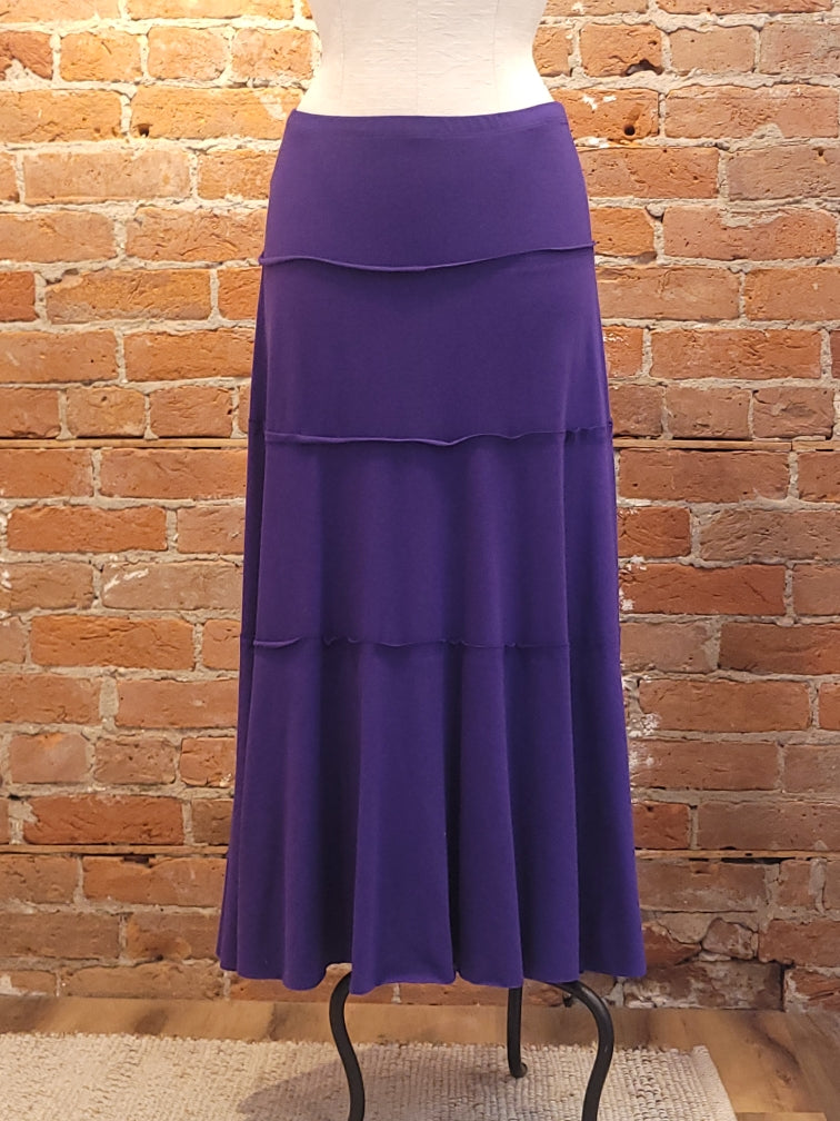 Falda Necessitees, larga soho (5 colores)