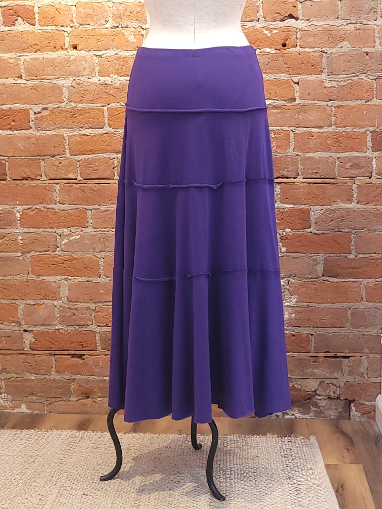 Falda Necessitees, larga soho (5 colores)