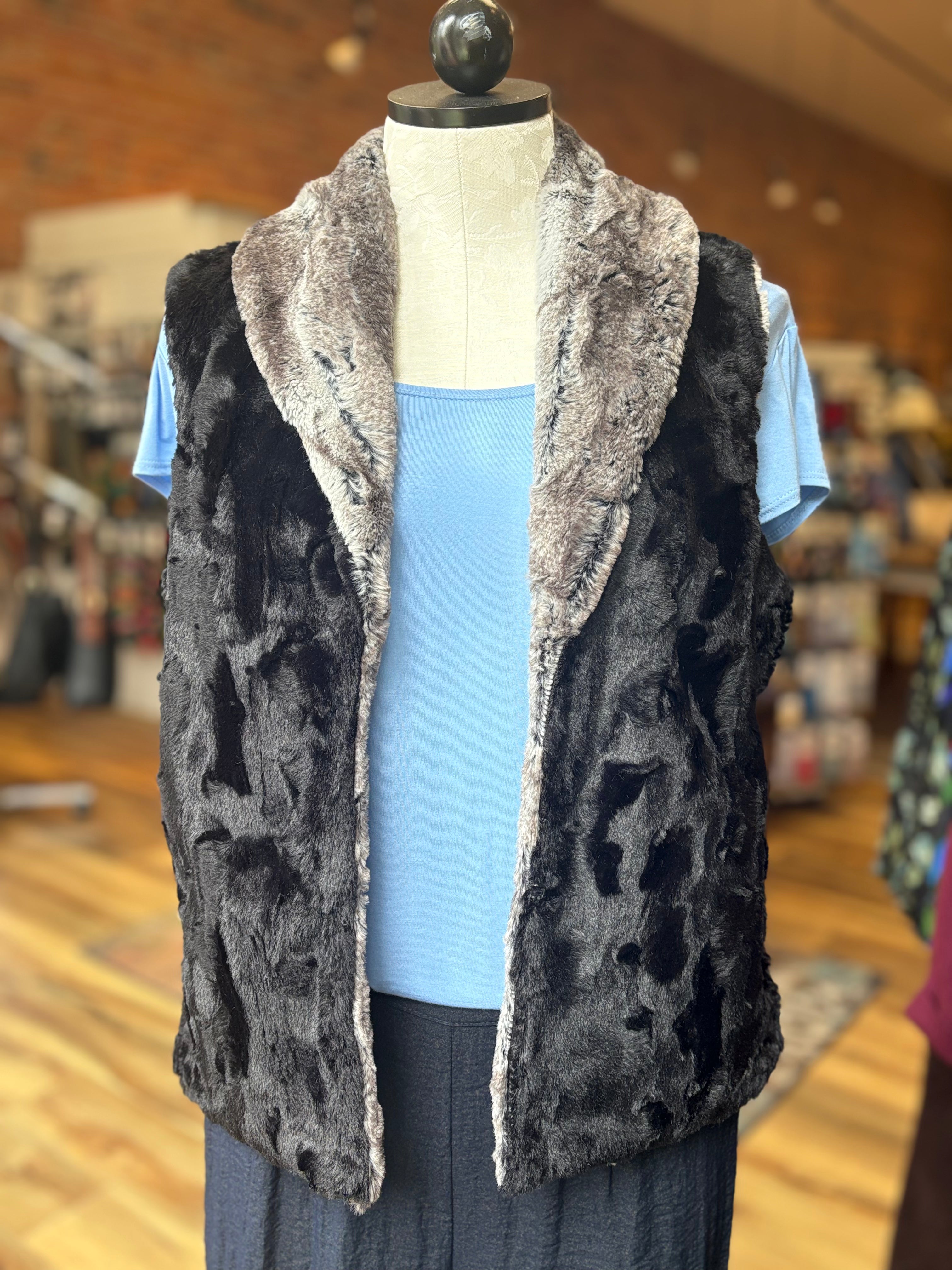 Pandemonium faux fur vest, reversible