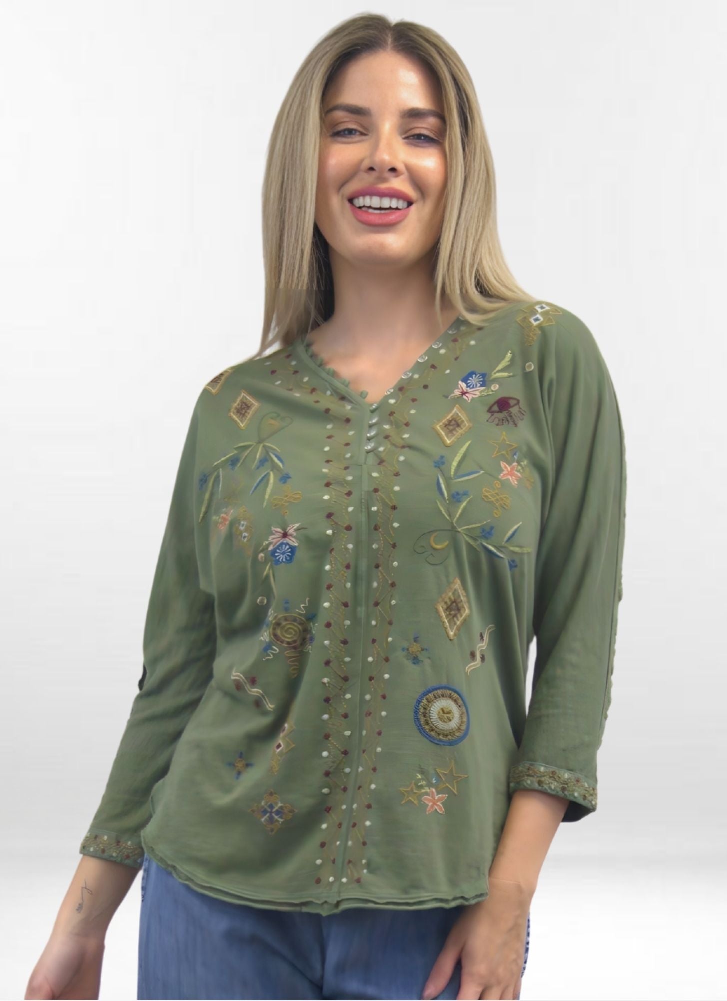 Caite Mally t-shirt, embroidered button v-neck