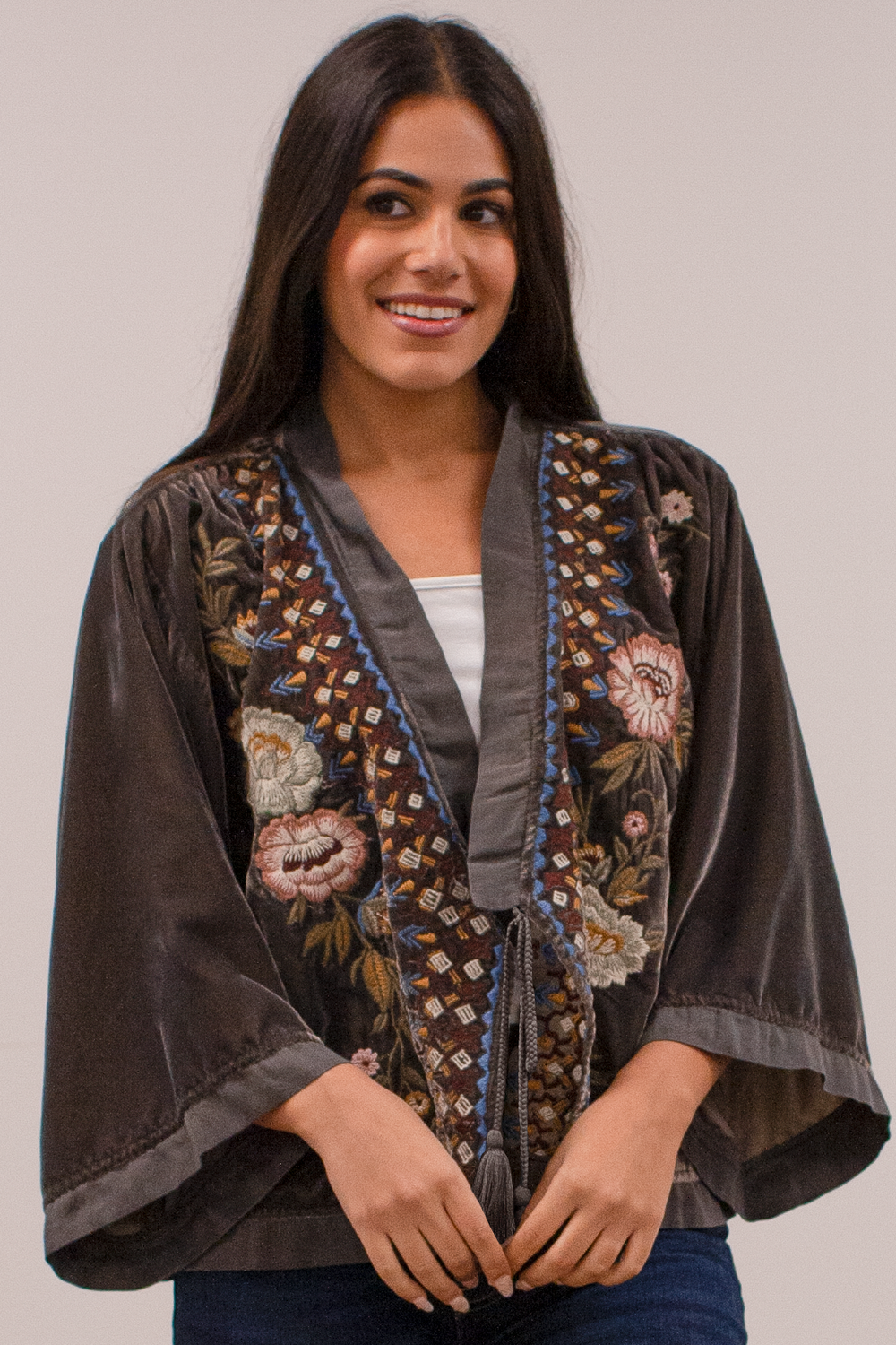 Kyla Seo Kelsie kimono, chaqueta de terciopelo bordada