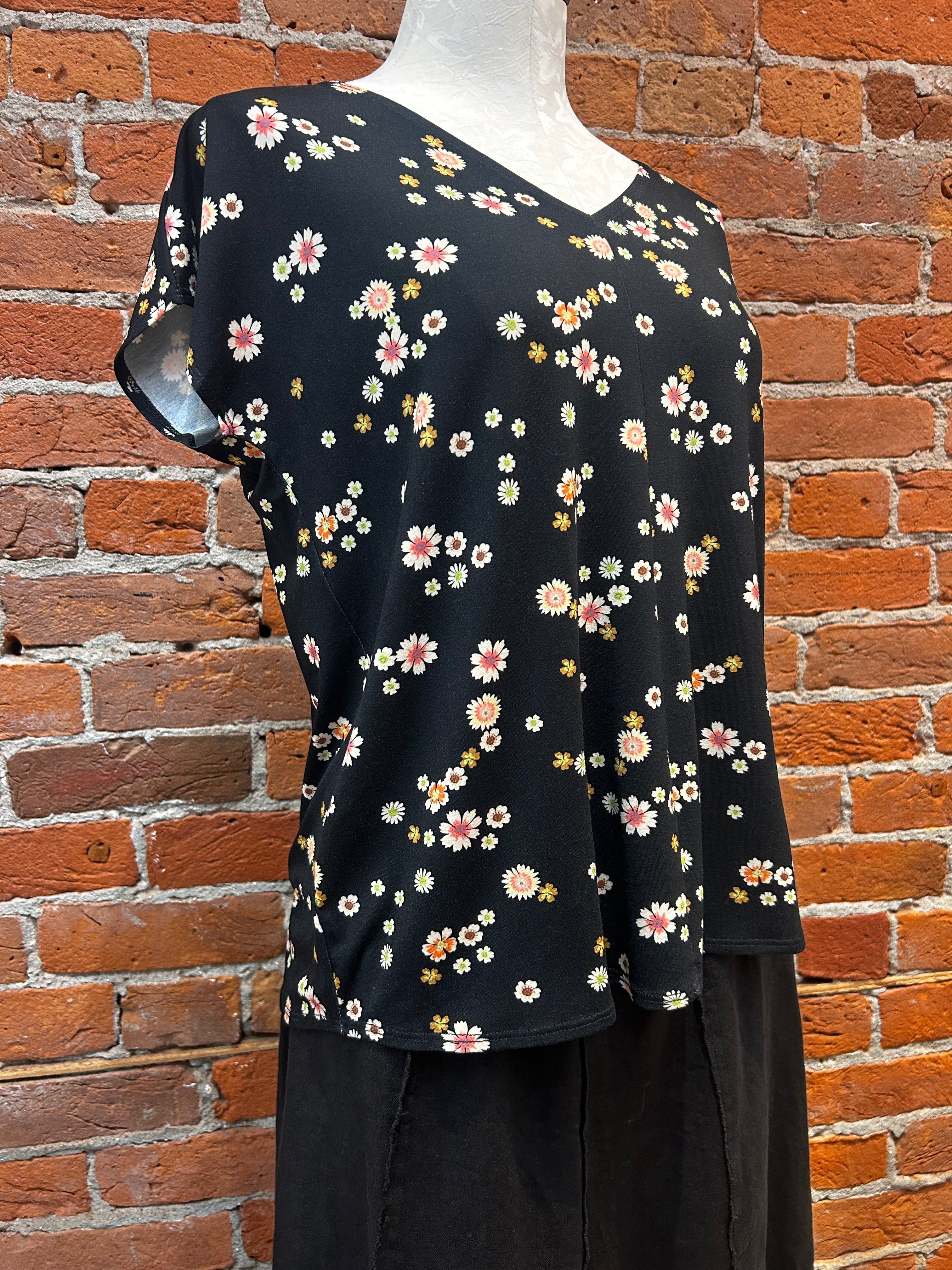 Salaam Bella shirt, cap sleeve print