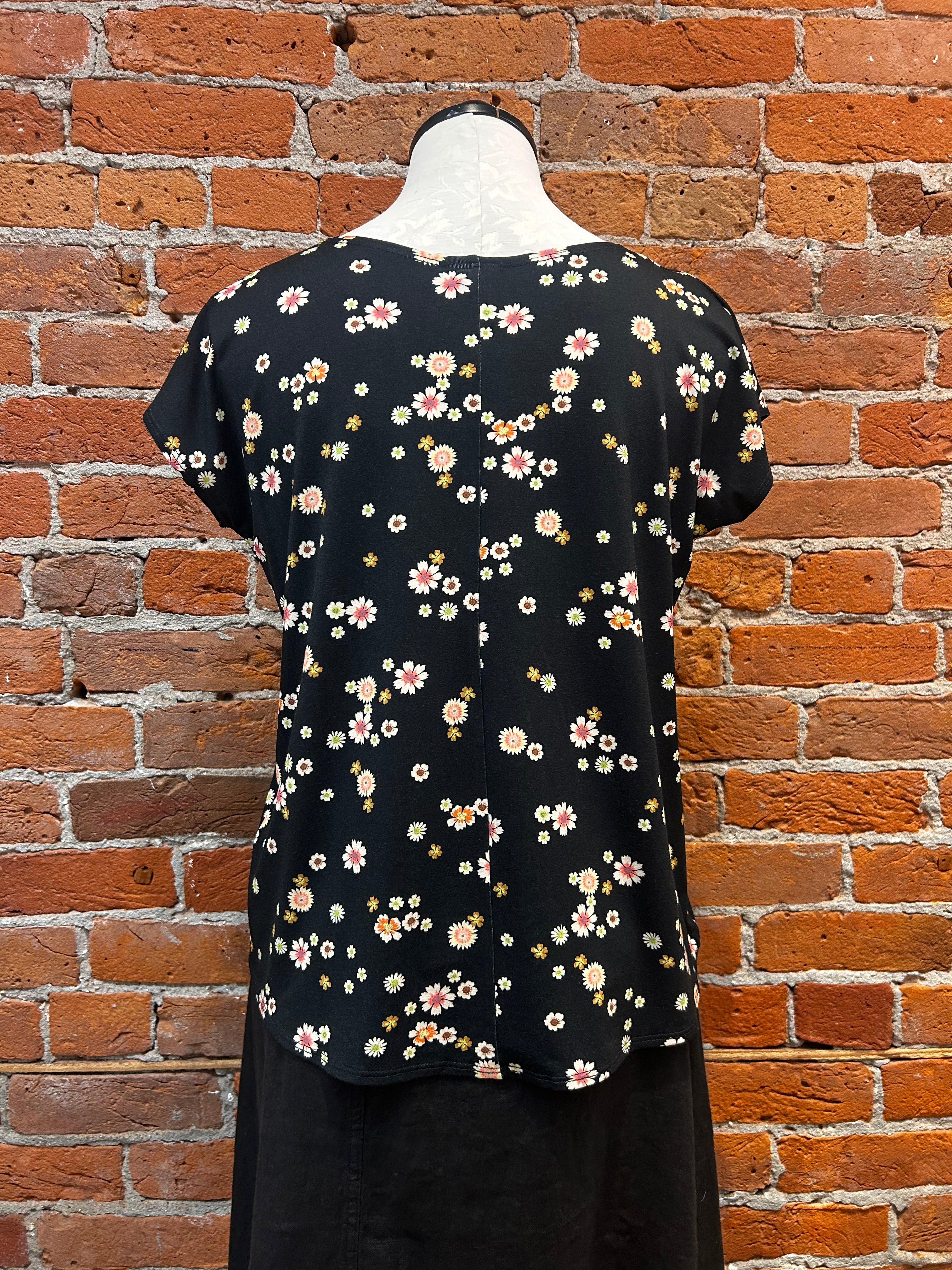 Salaam Bella shirt, cap sleeve print