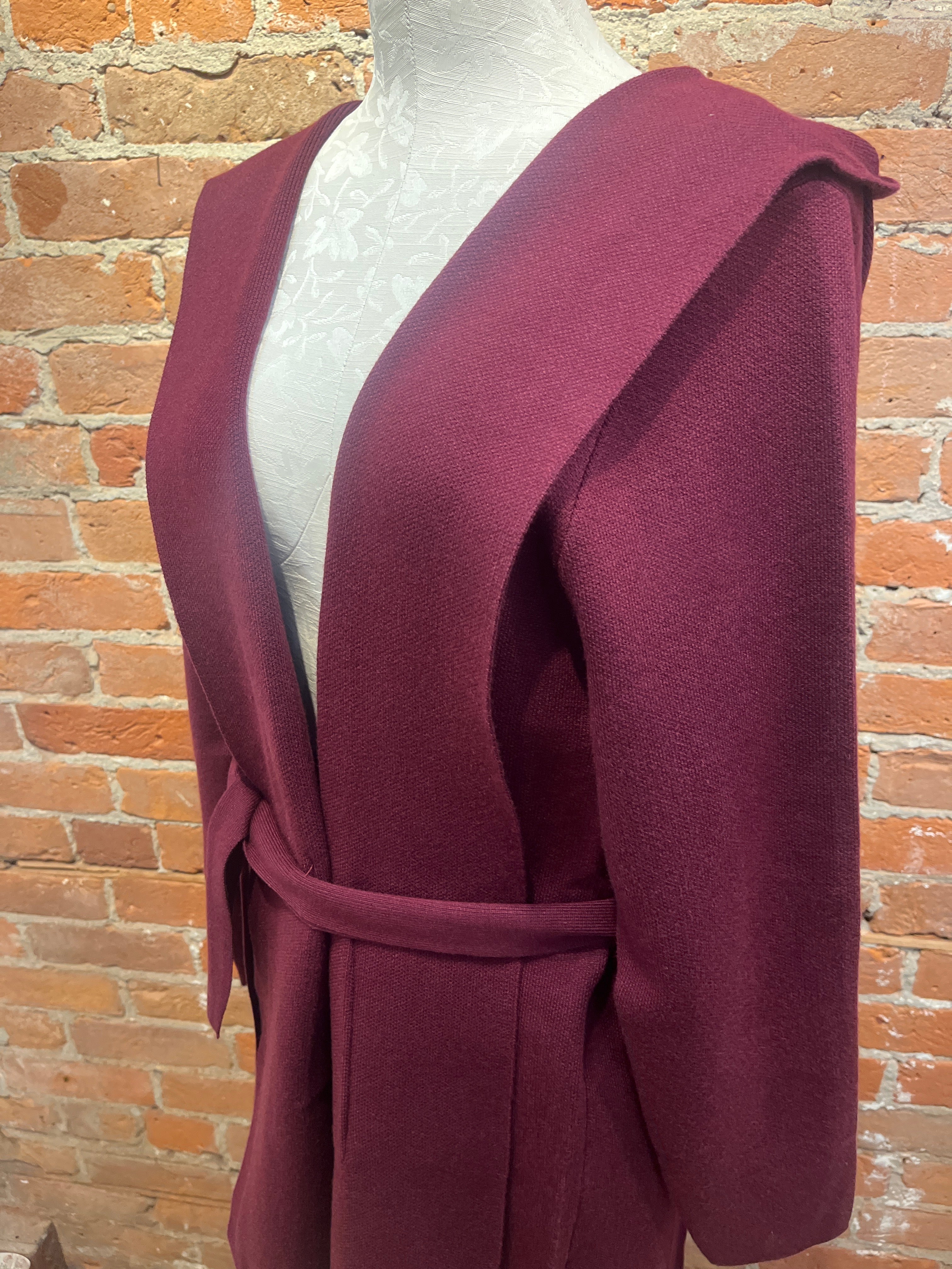 M (Made in Italy) hoodie, belted cardigan 17-M-021Z
