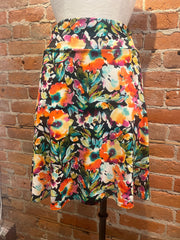 Falda con vuelo Salaam, estampado floral llamativo