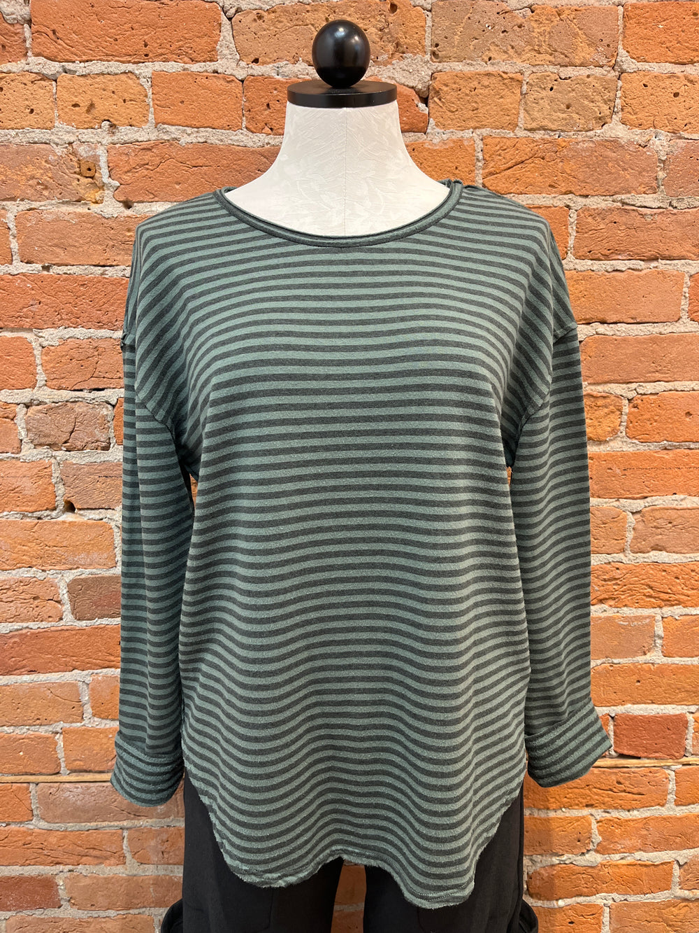 Cut Loose shirt, thumbhole fleece stripe