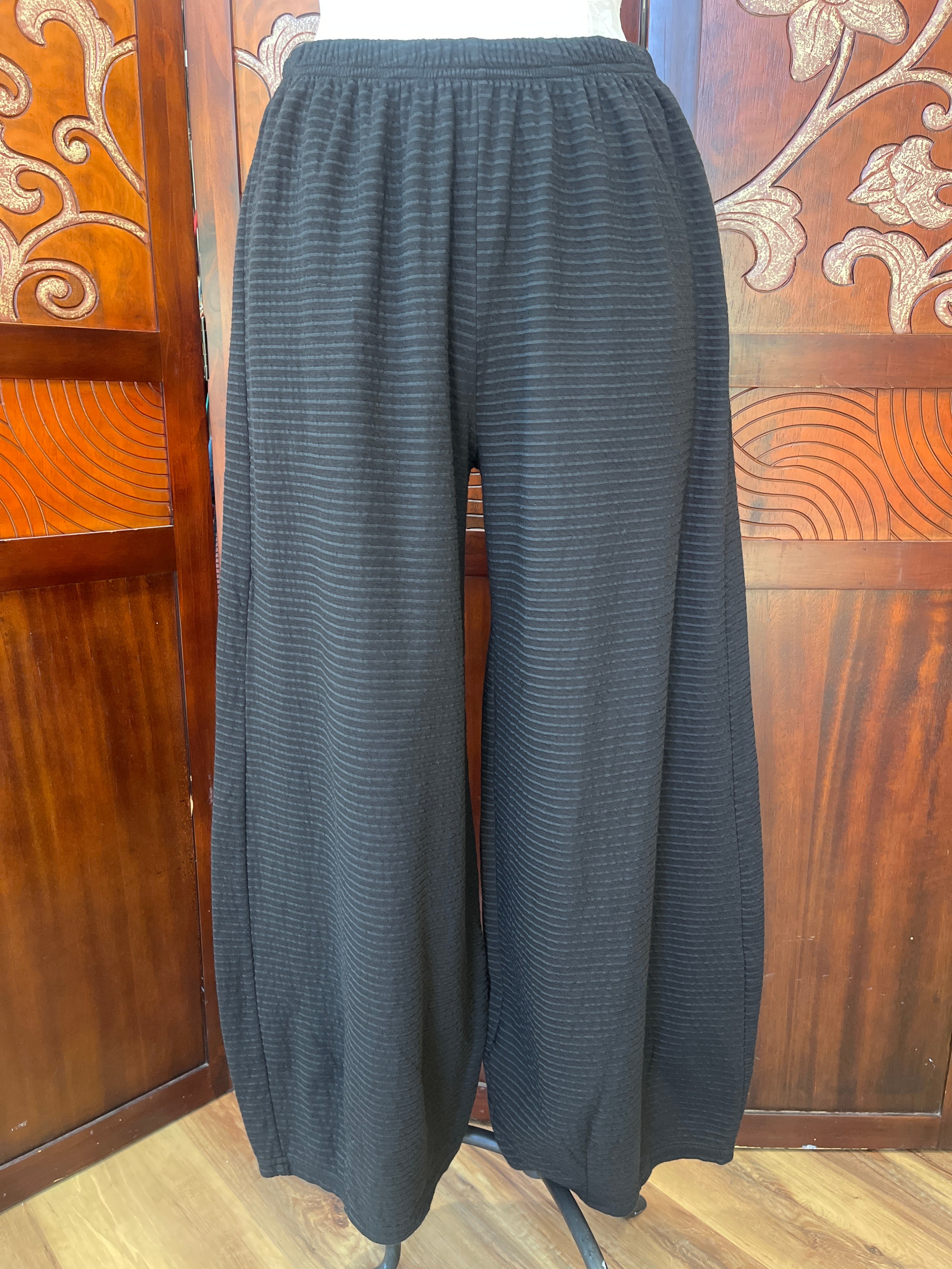 Cut Loose pants, cropped stripe with darts Black