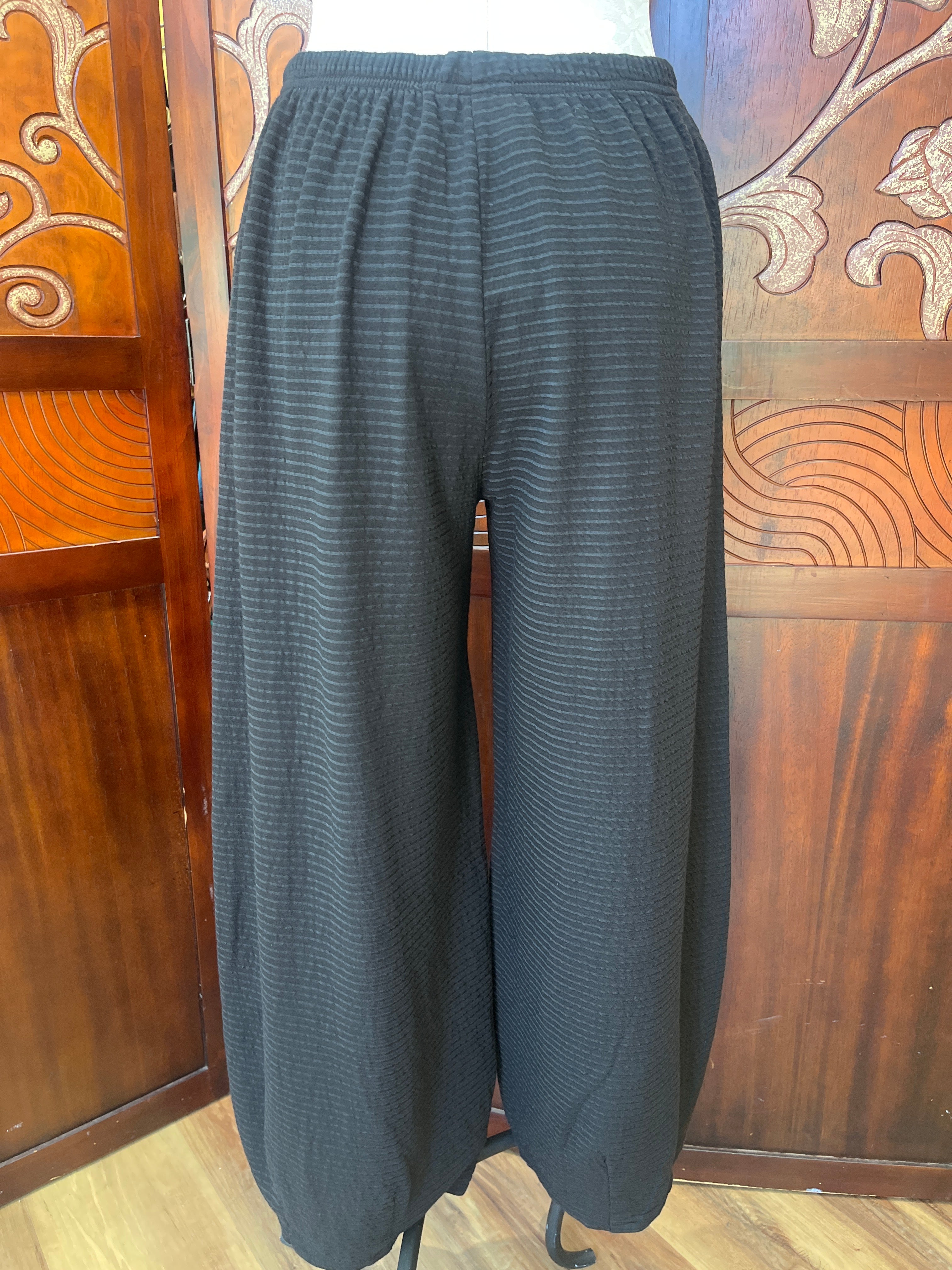 Cut Loose pants, cropped stripe with darts Black