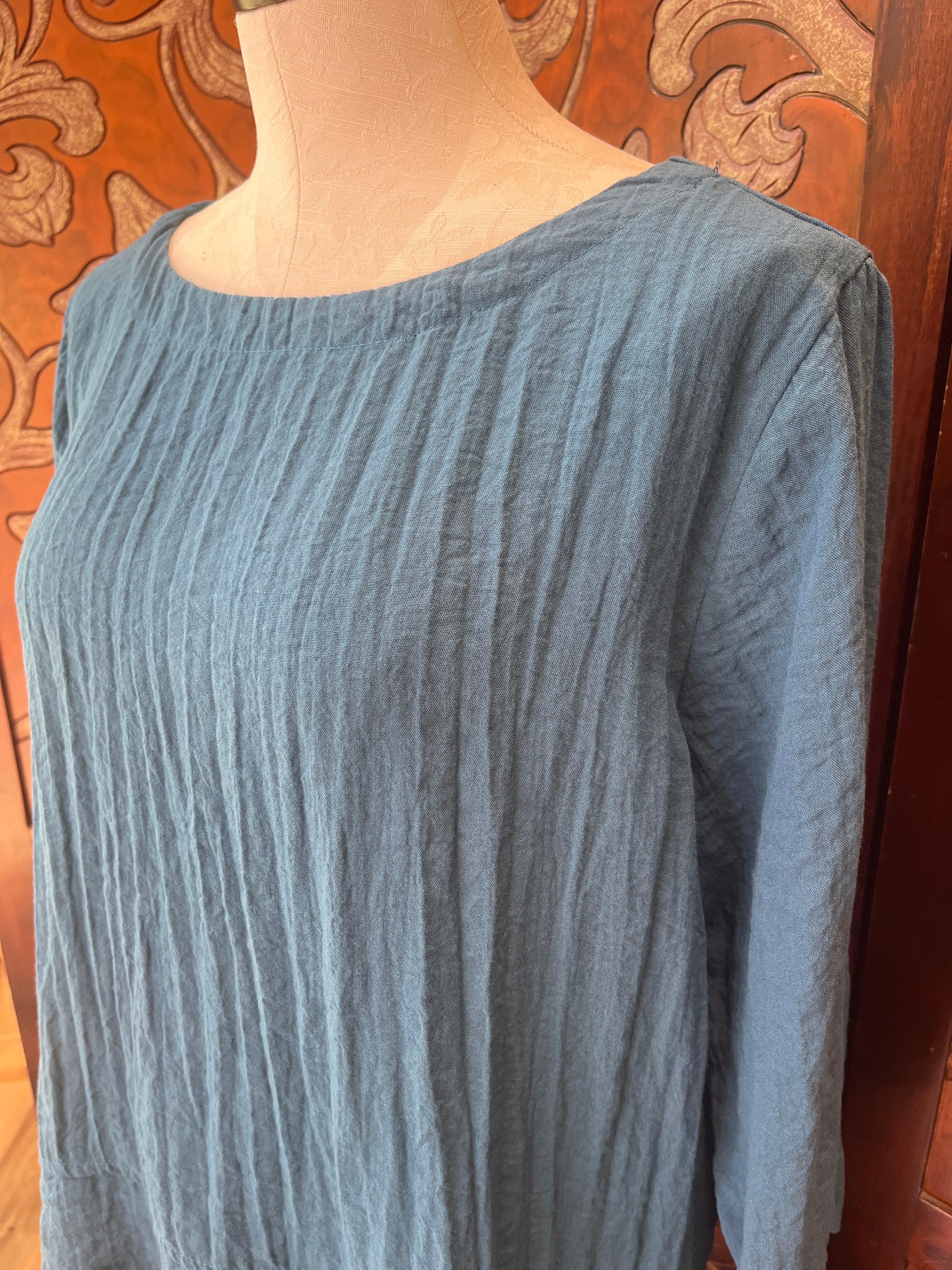 Cut Loose shirt, boatneck side vent Peacock