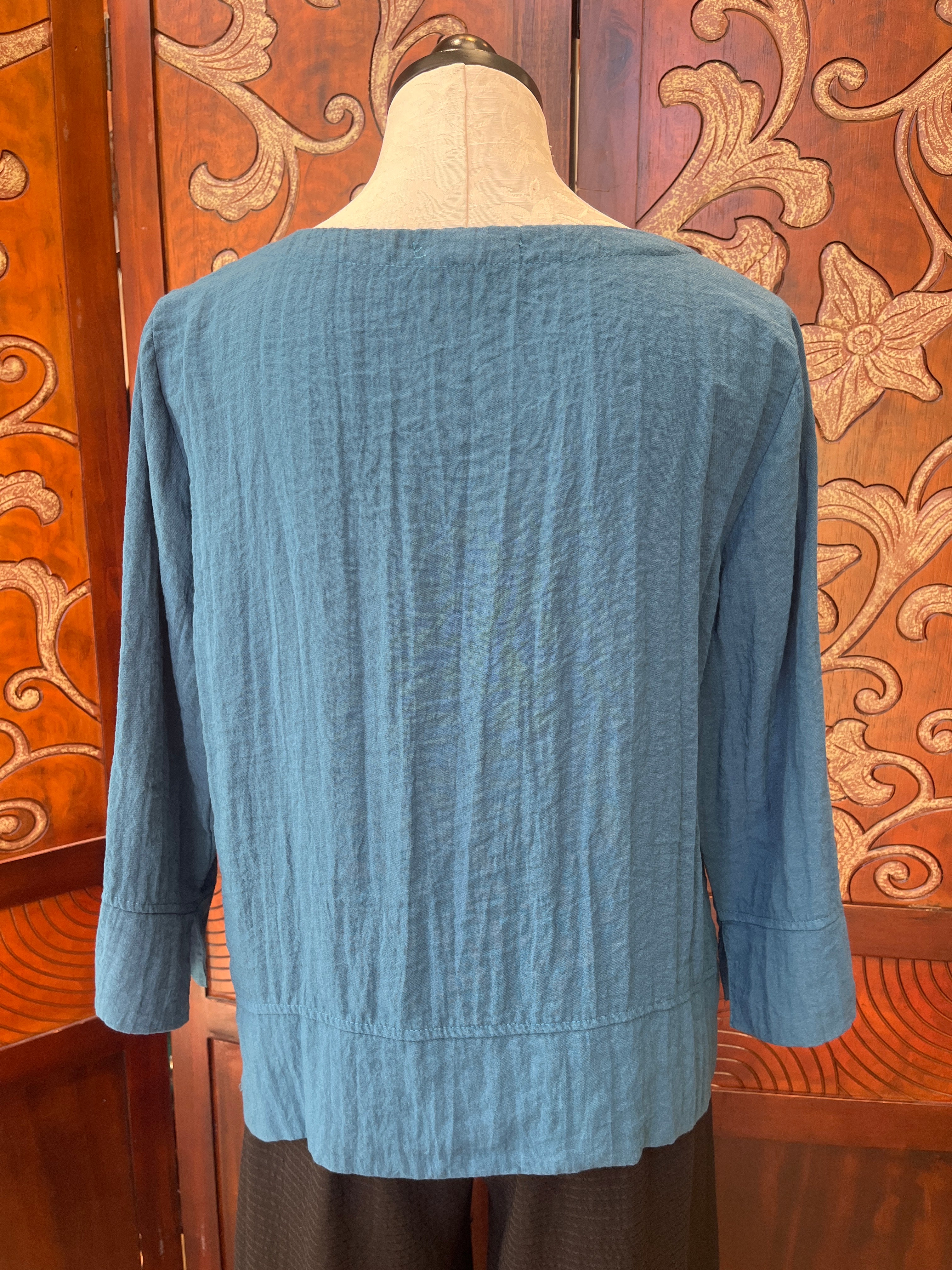 Cut Loose shirt, boatneck side vent Peacock