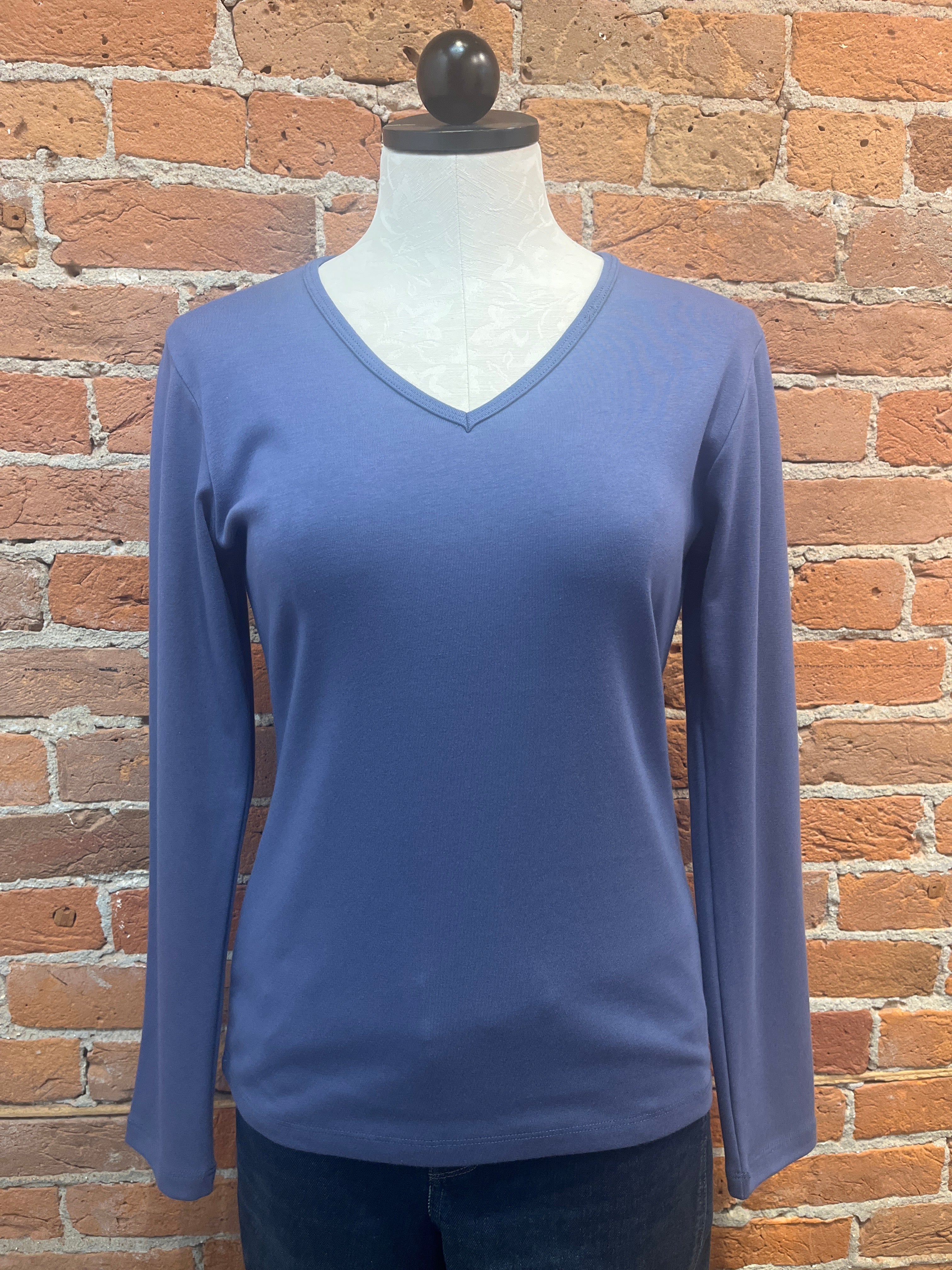 Necessitees t-shirt, v-neck long-sleeve