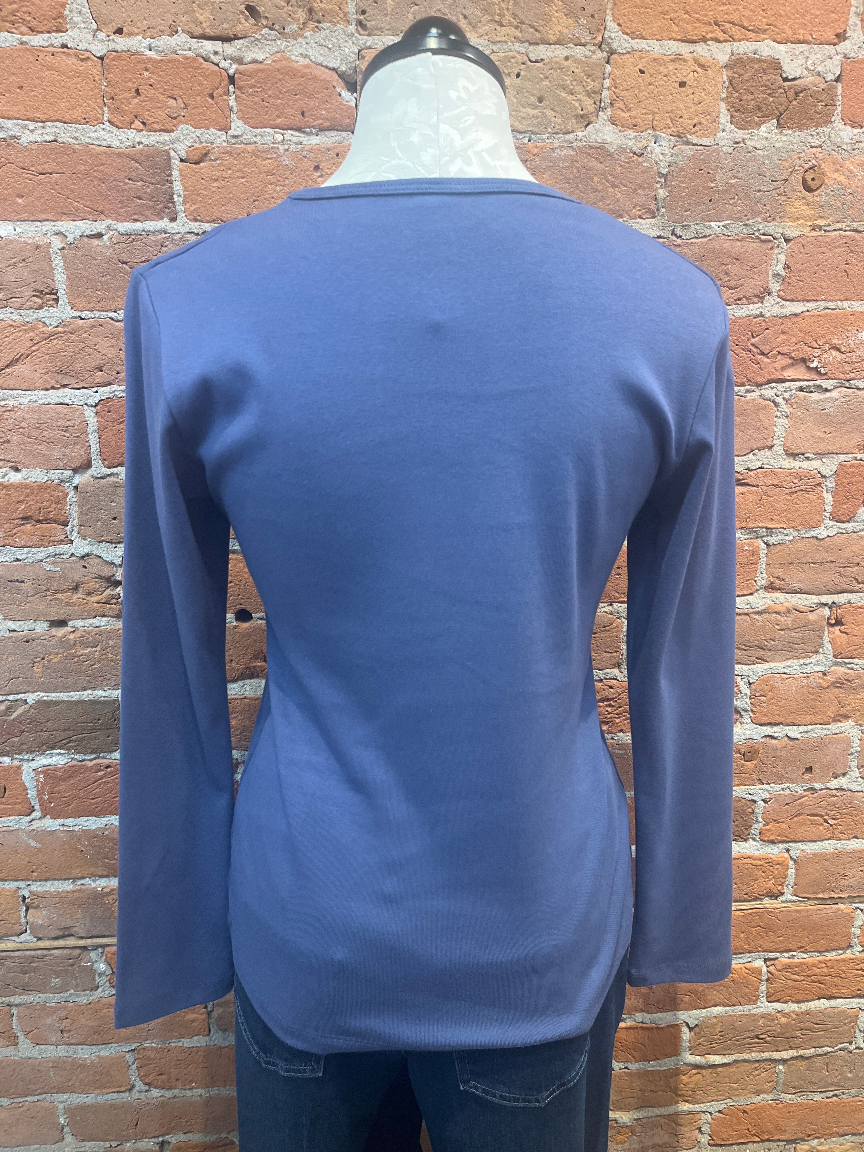 Necessitees t-shirt, v-neck long-sleeve