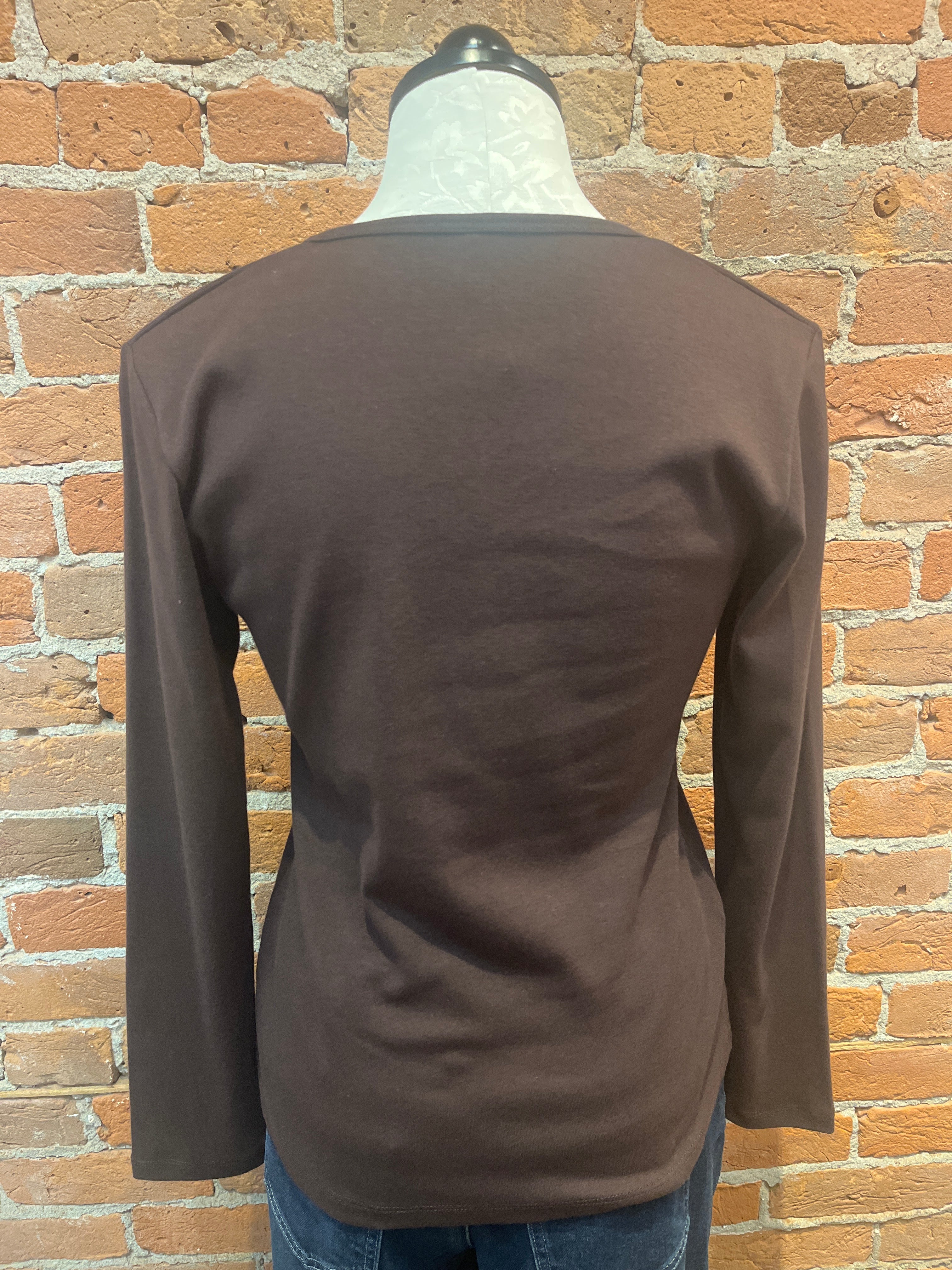 Necessitees t-shirt, v-neck long-sleeve