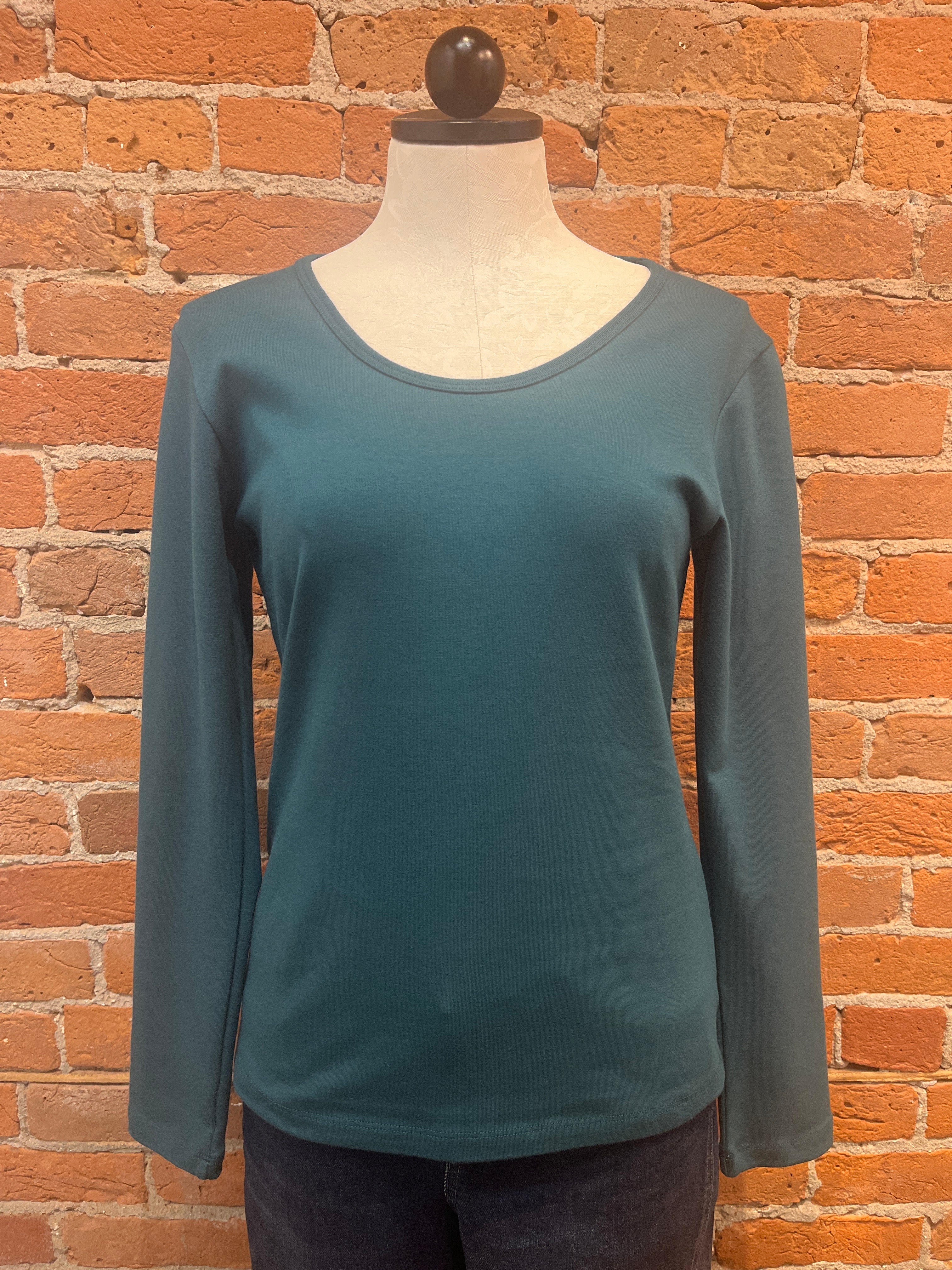 Necessitees t-shirt, U-neck long sleeve