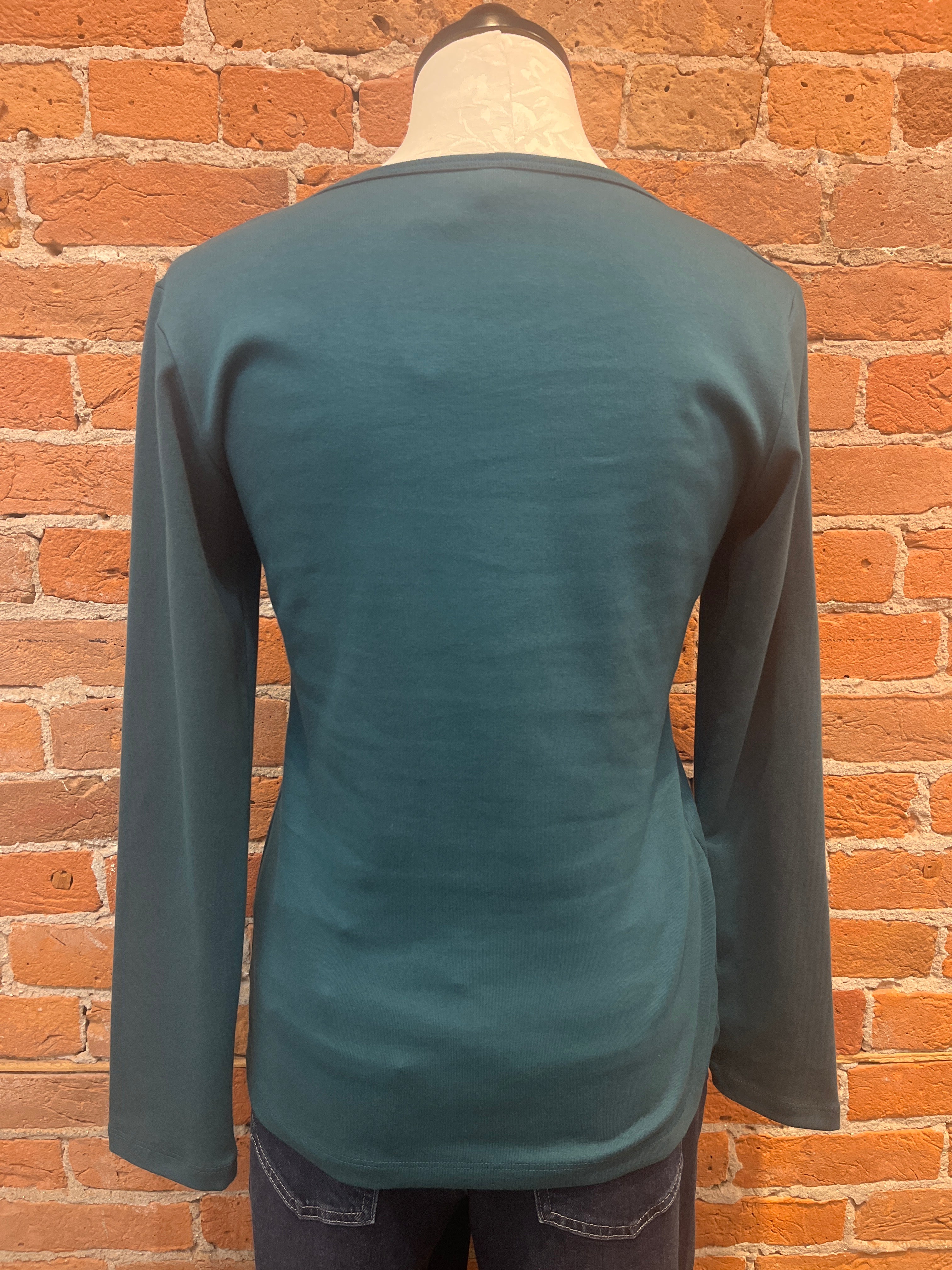 Necessitees t-shirt, U-neck long sleeve