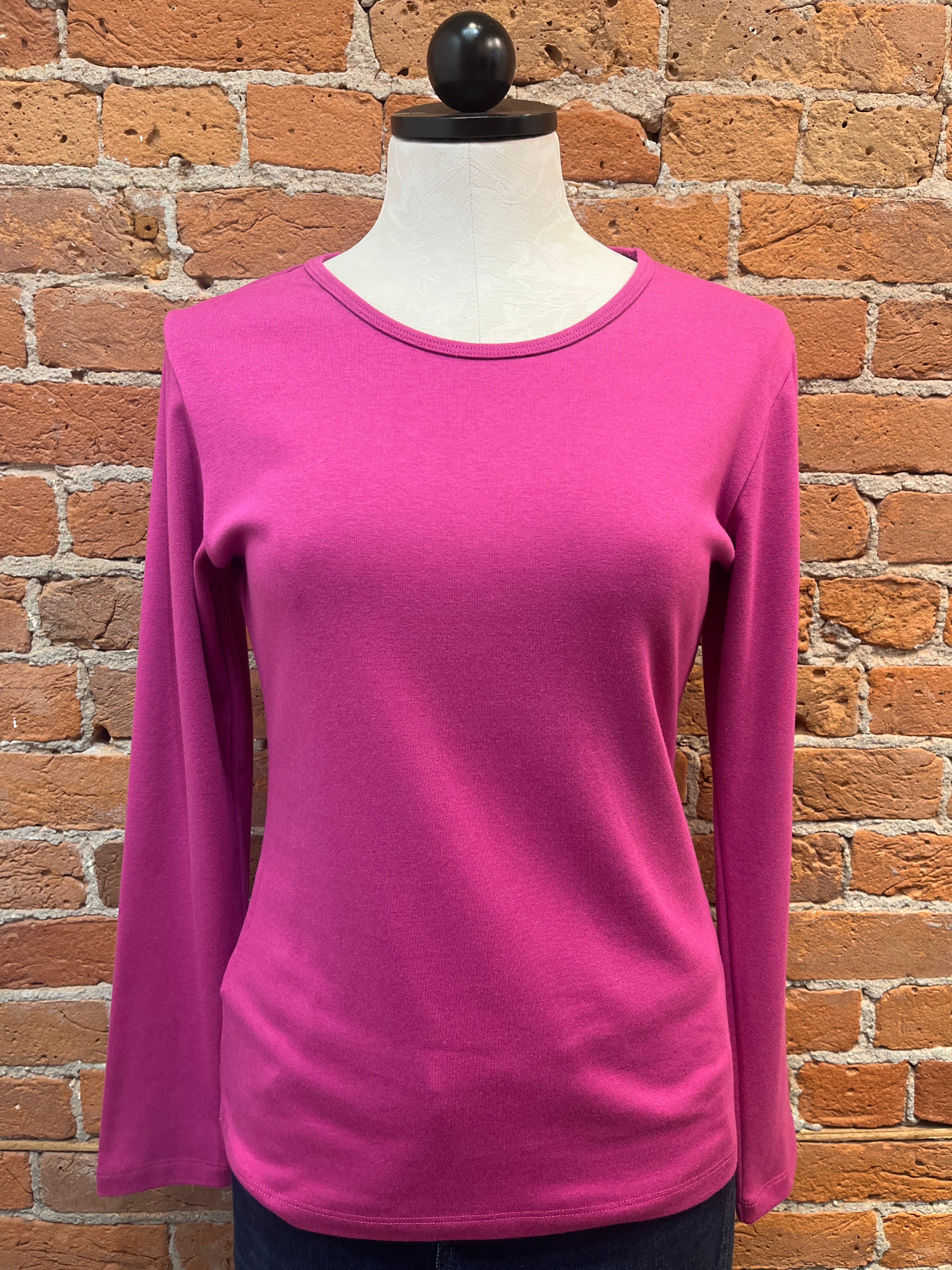 Camiseta Necessitees manga larga cuello joya (3 colores)