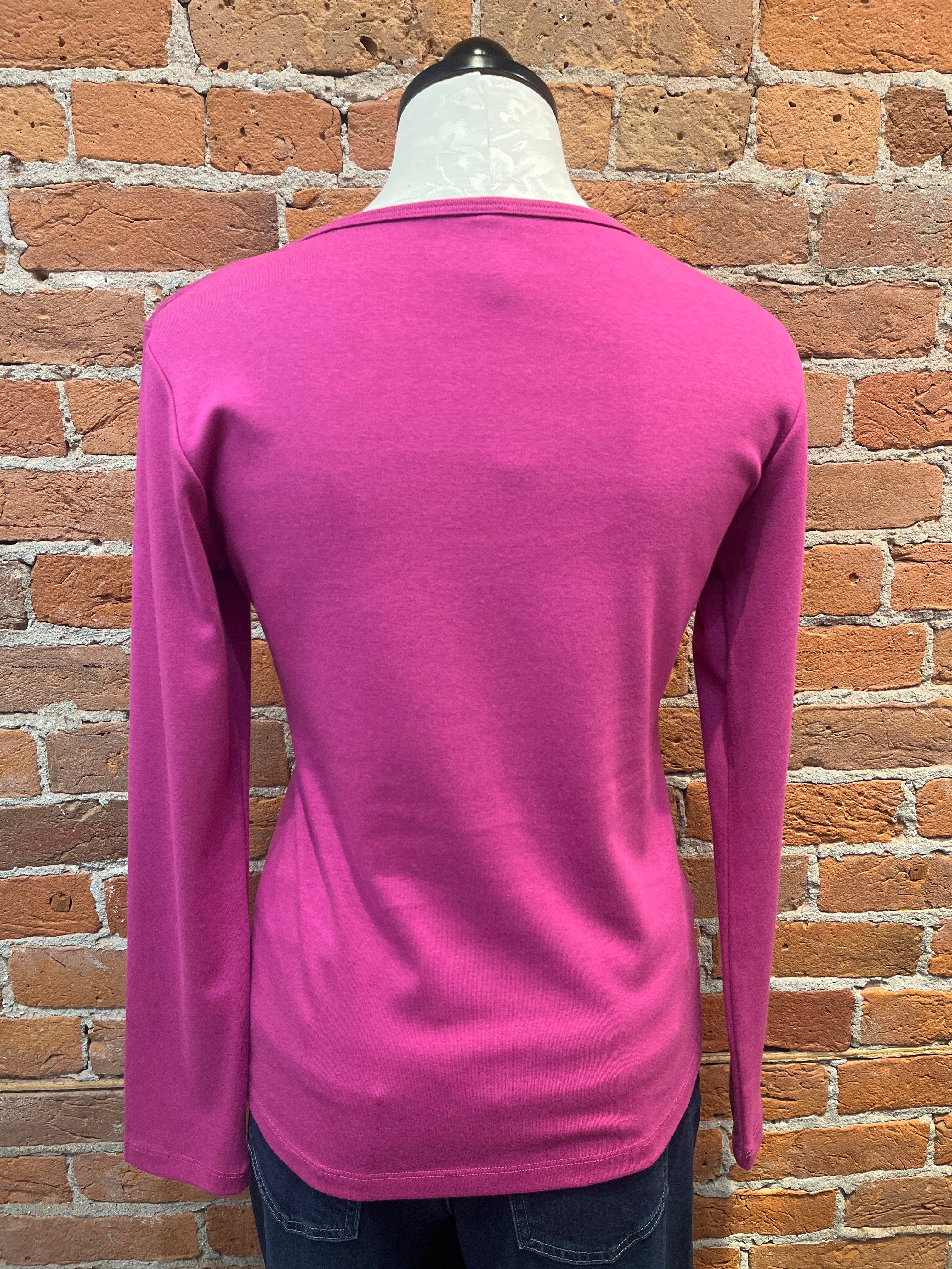 Camiseta Necessitees manga larga cuello joya (3 colores)