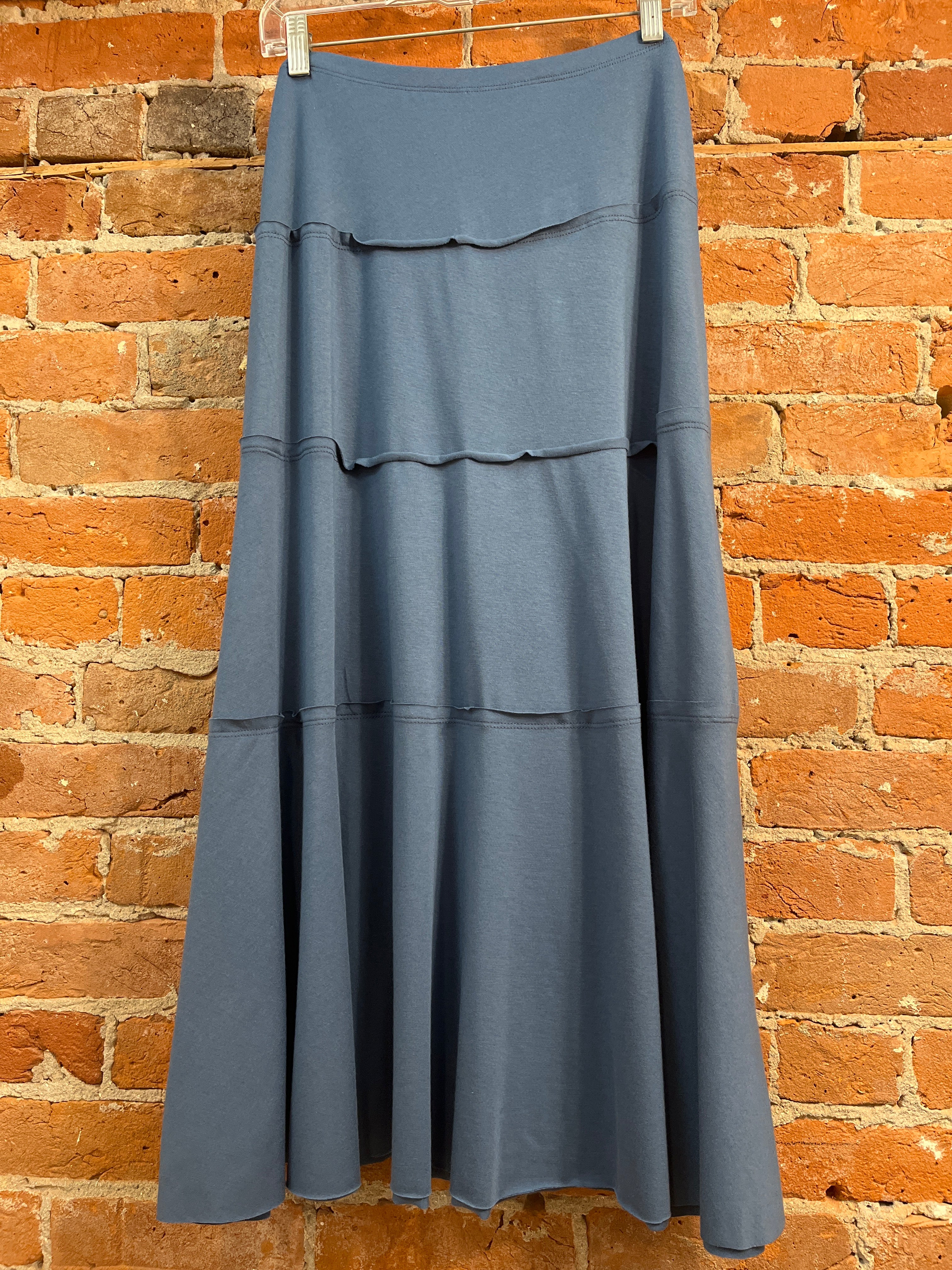 Falda Necessitees, larga soho (5 colores)