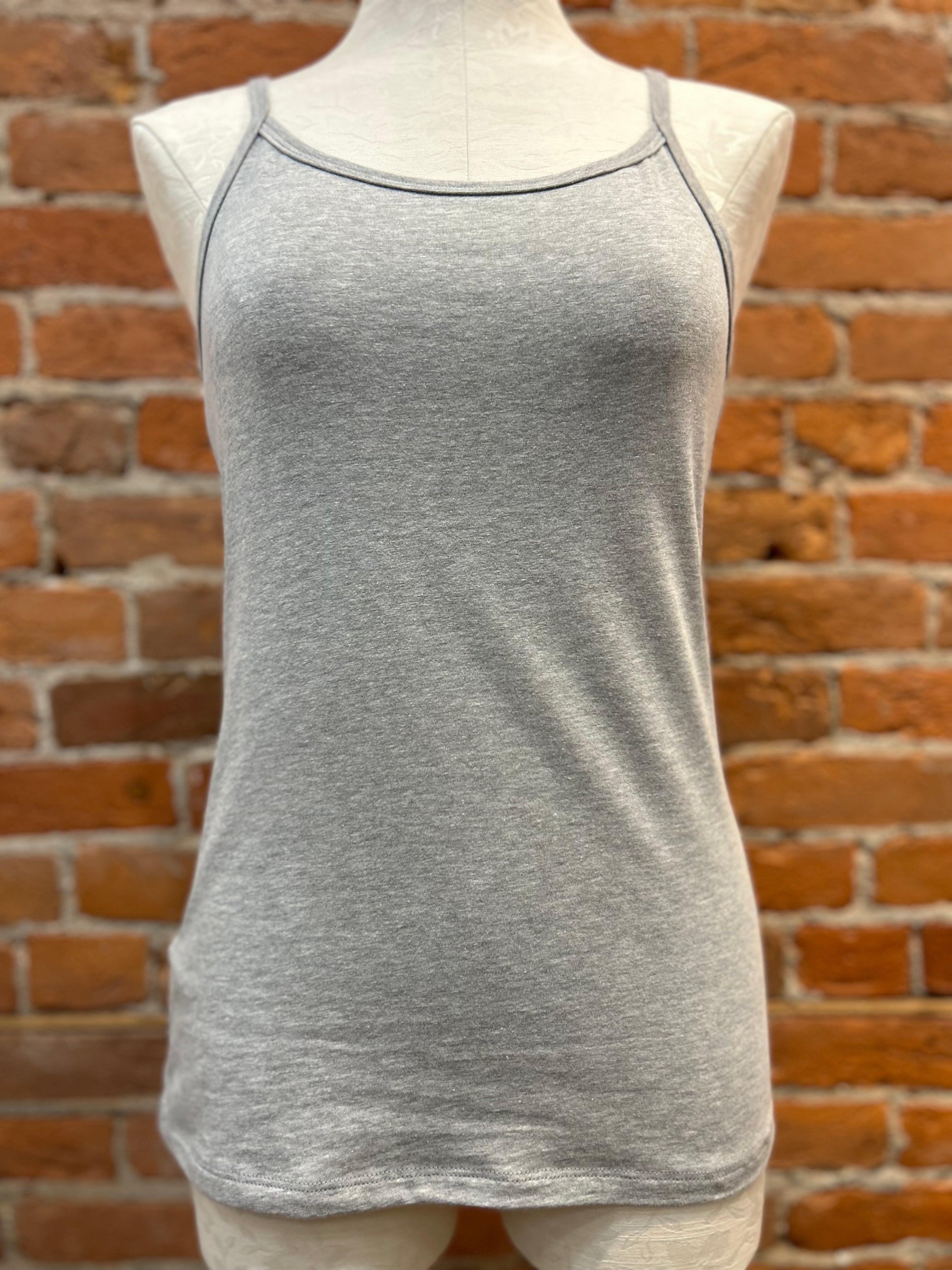 Camiseta sin mangas Necessitees, camiseta esencial