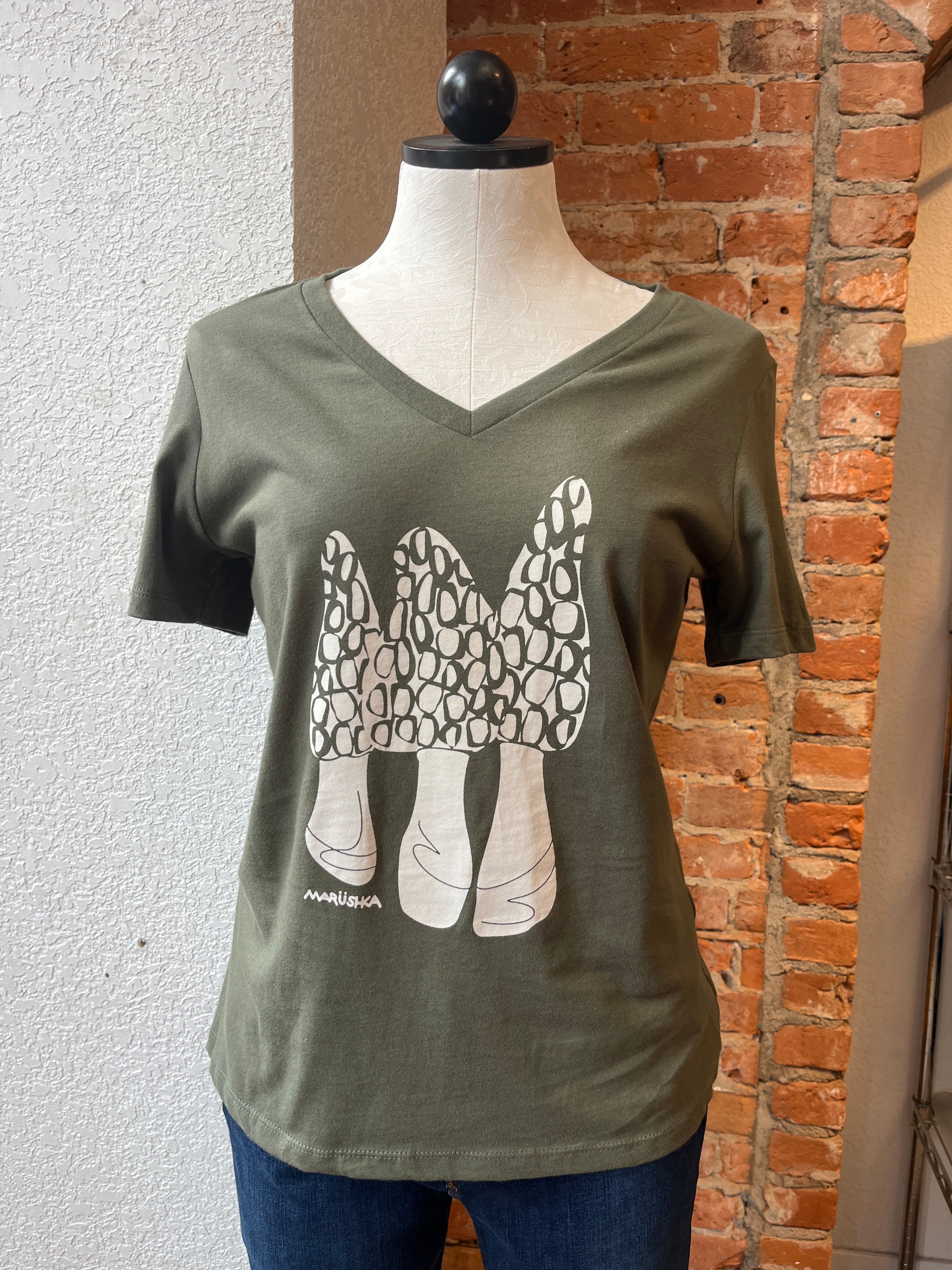 Marushka t-shirt, relaxed v-neck short-sleeve Morels on Olive