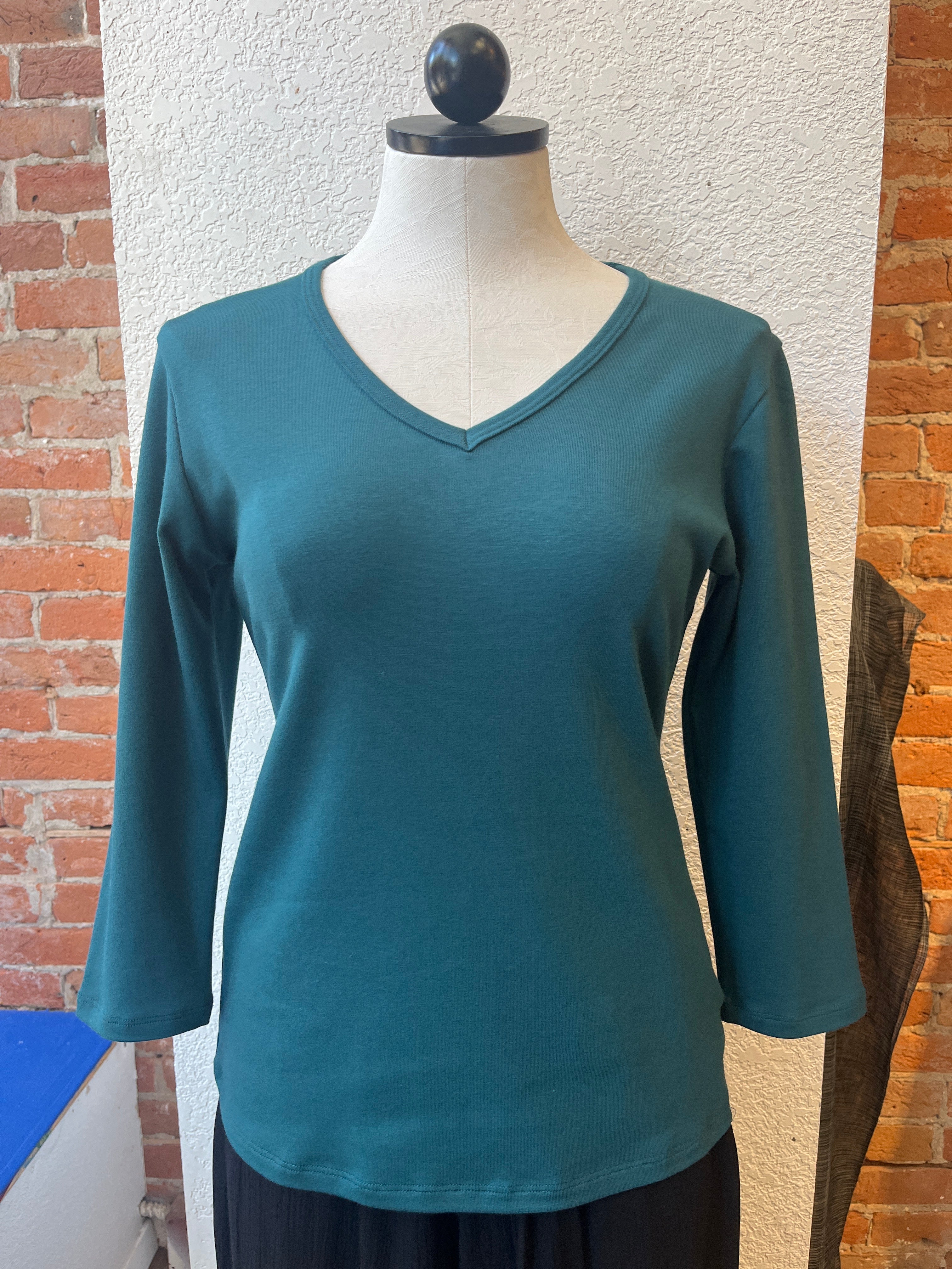 Camiseta Necessitees cuello pico manga 3/4 (6 colores)