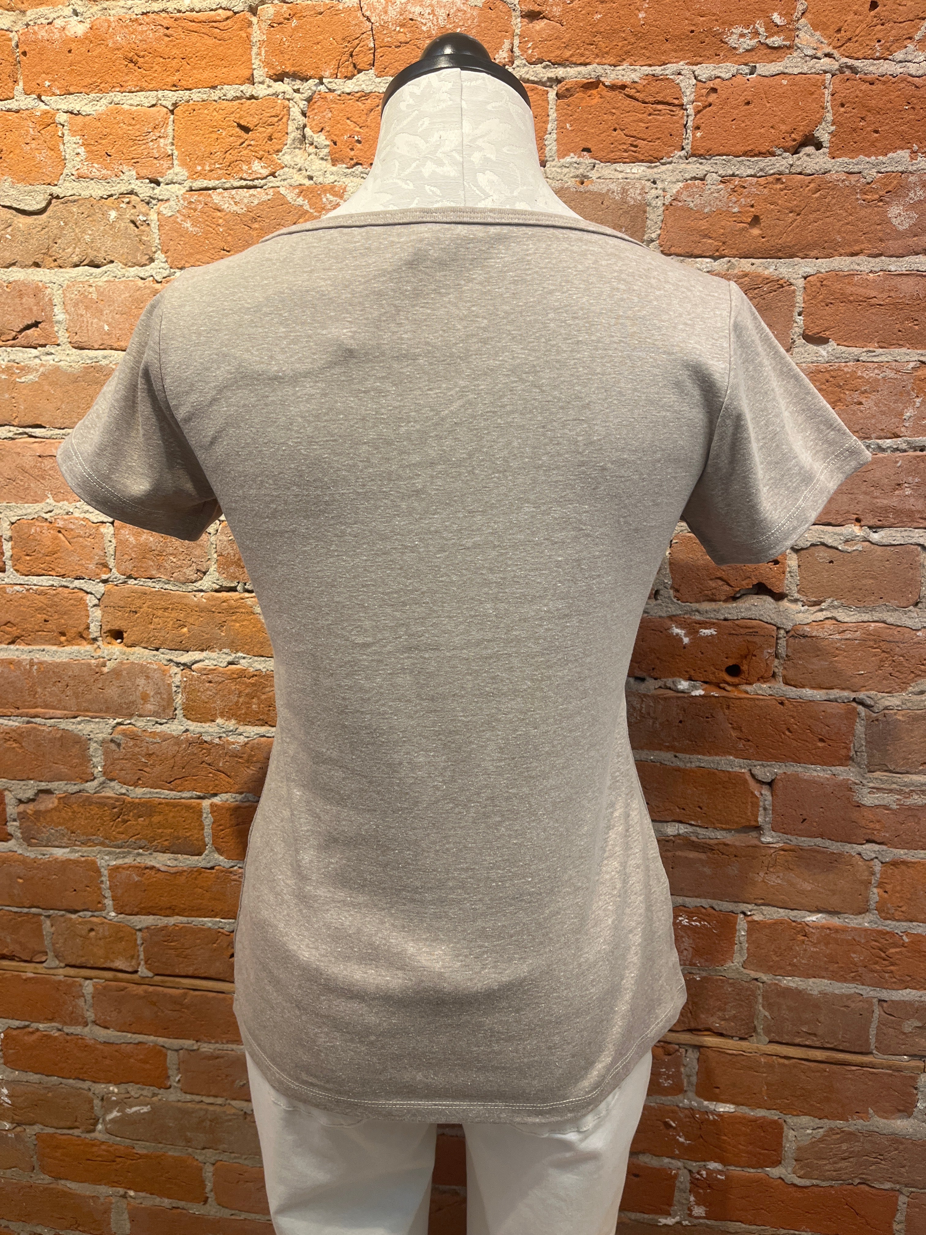 Camiseta Necessitees manga corta cuello barco (3 colores)