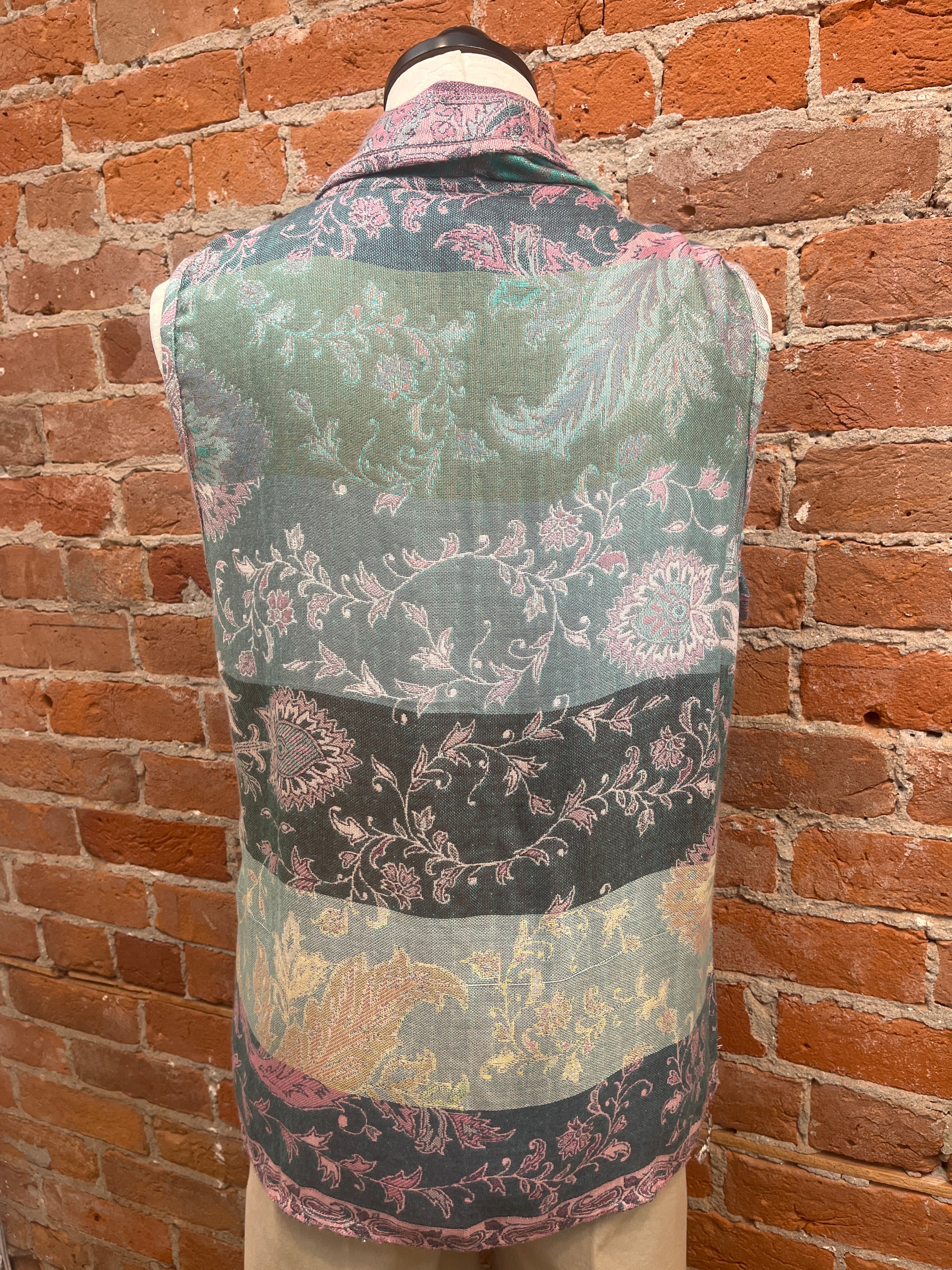 ANU 16636 vest, paisley embroidered