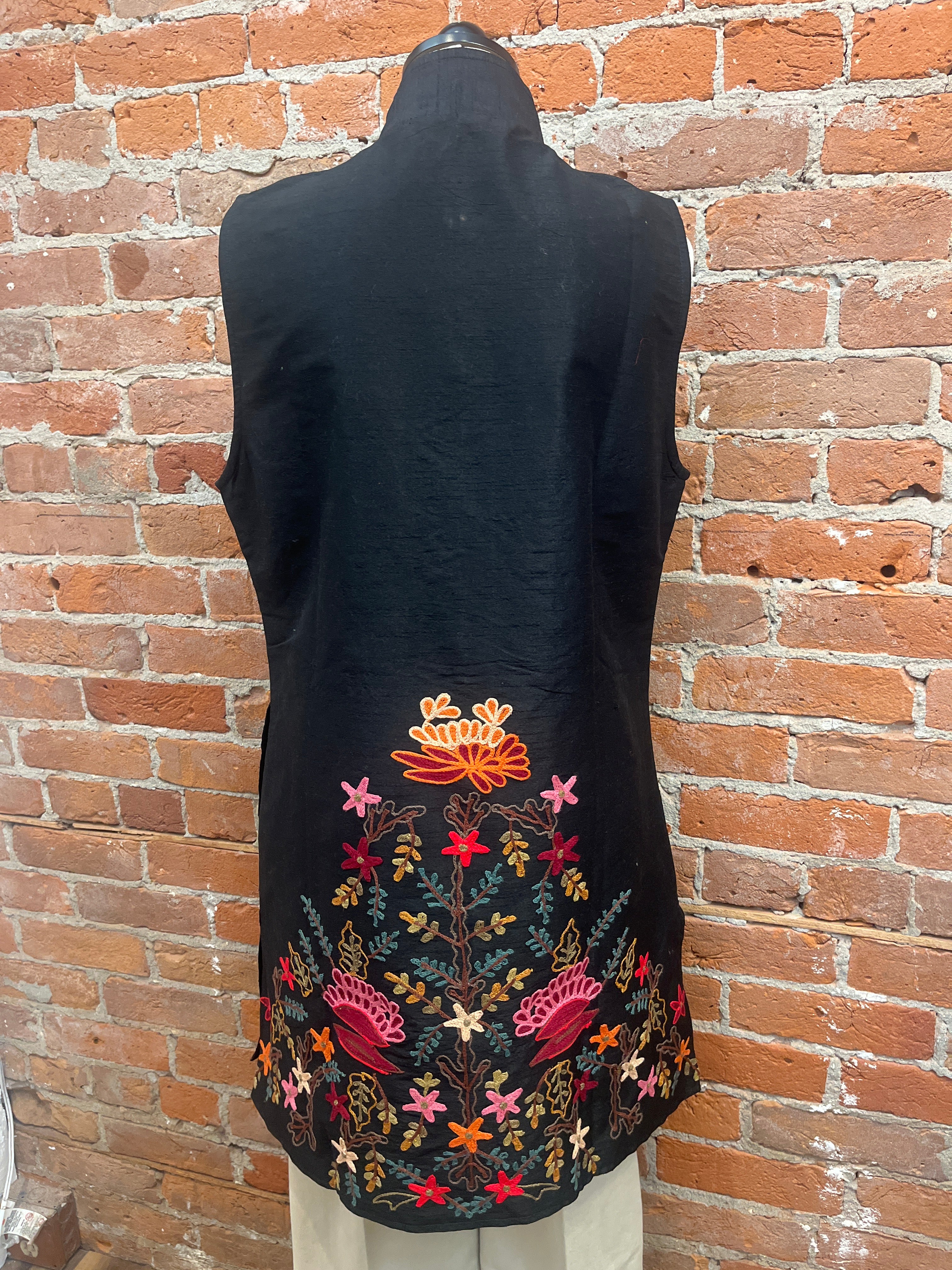 ANU 717008 vest, long embroidered rayon