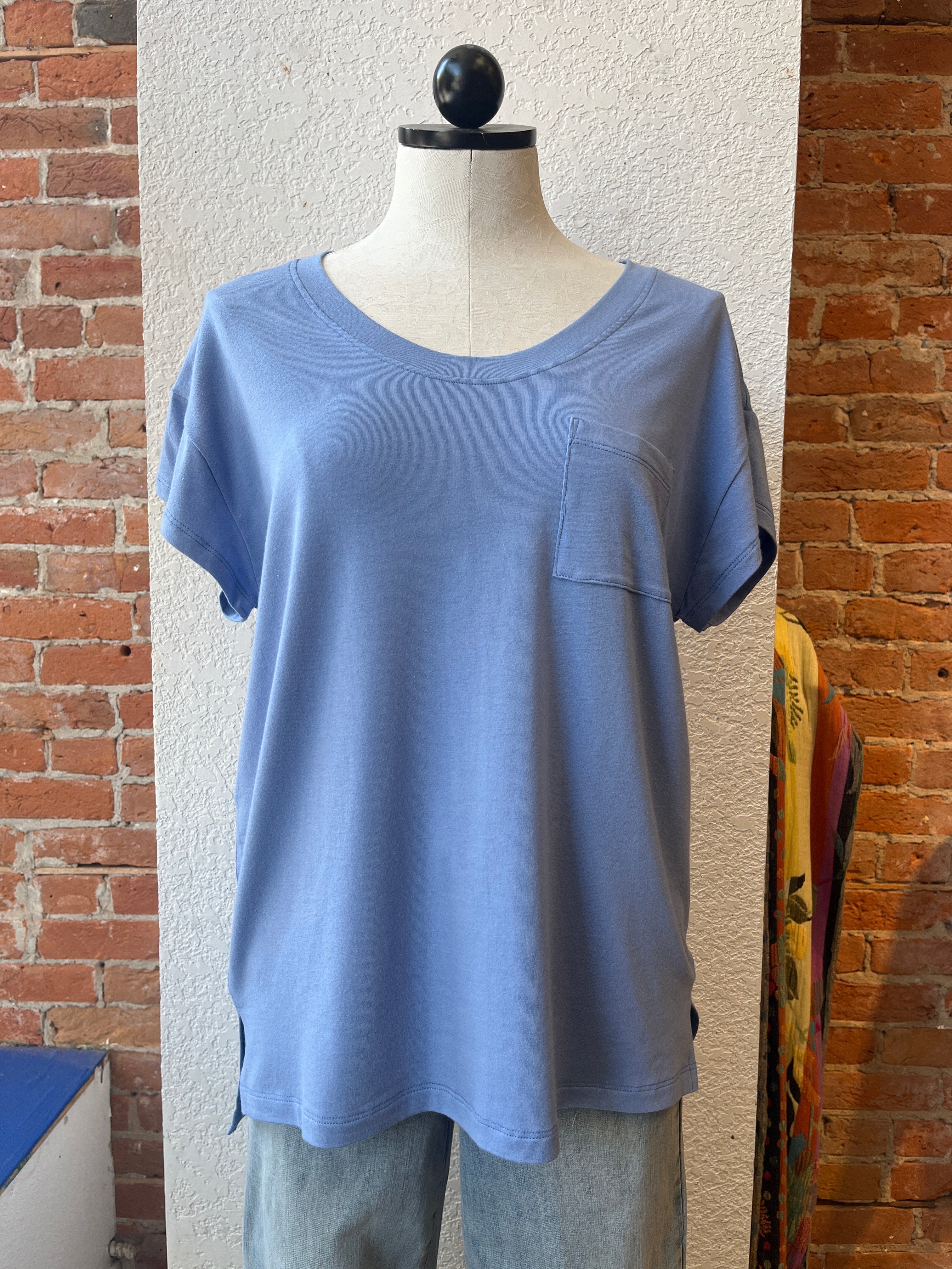 Camiseta sin mangas Necessitees, camiseta esencial