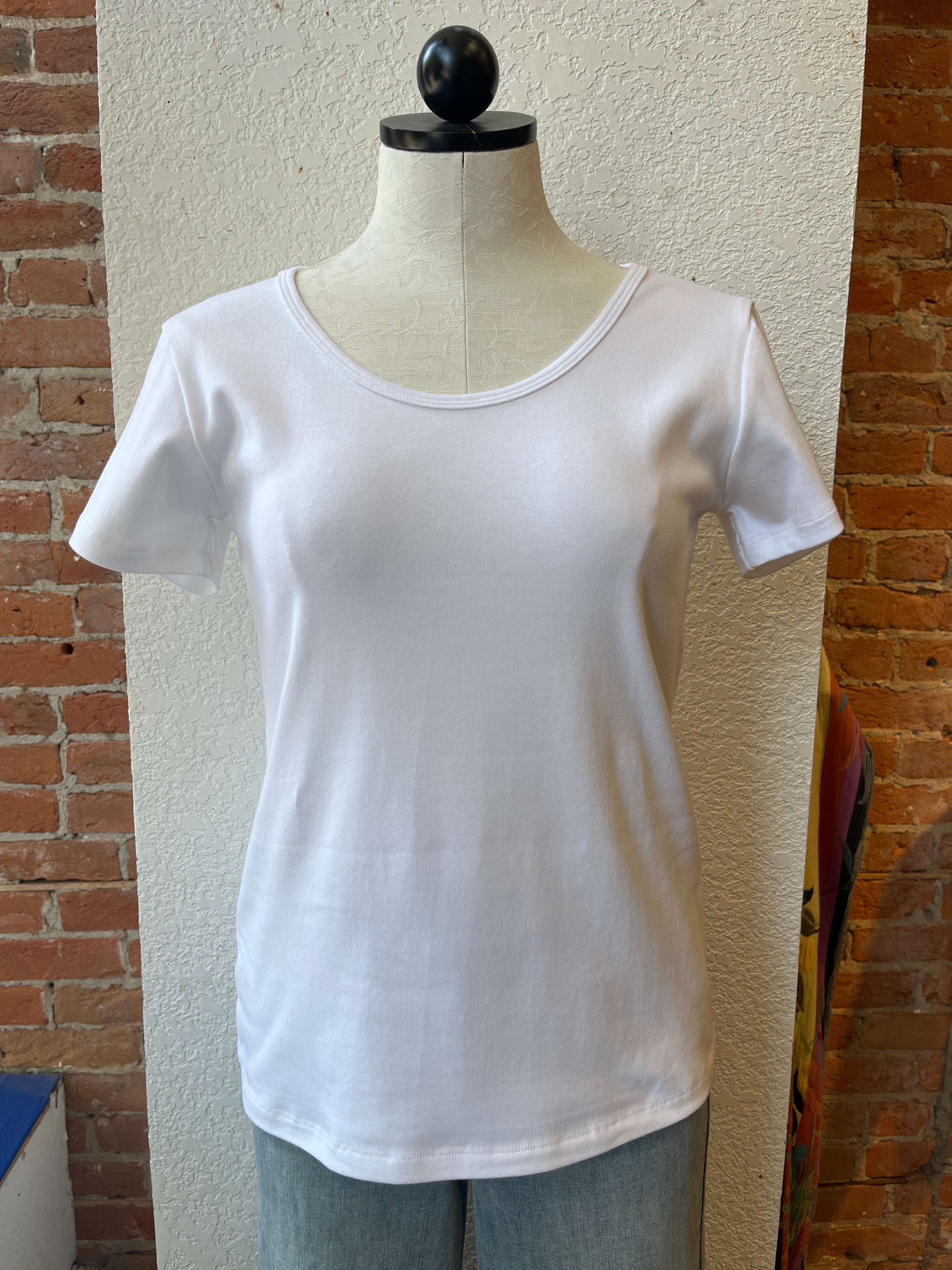 Necessitees t-shirt, U-neck short sleeve