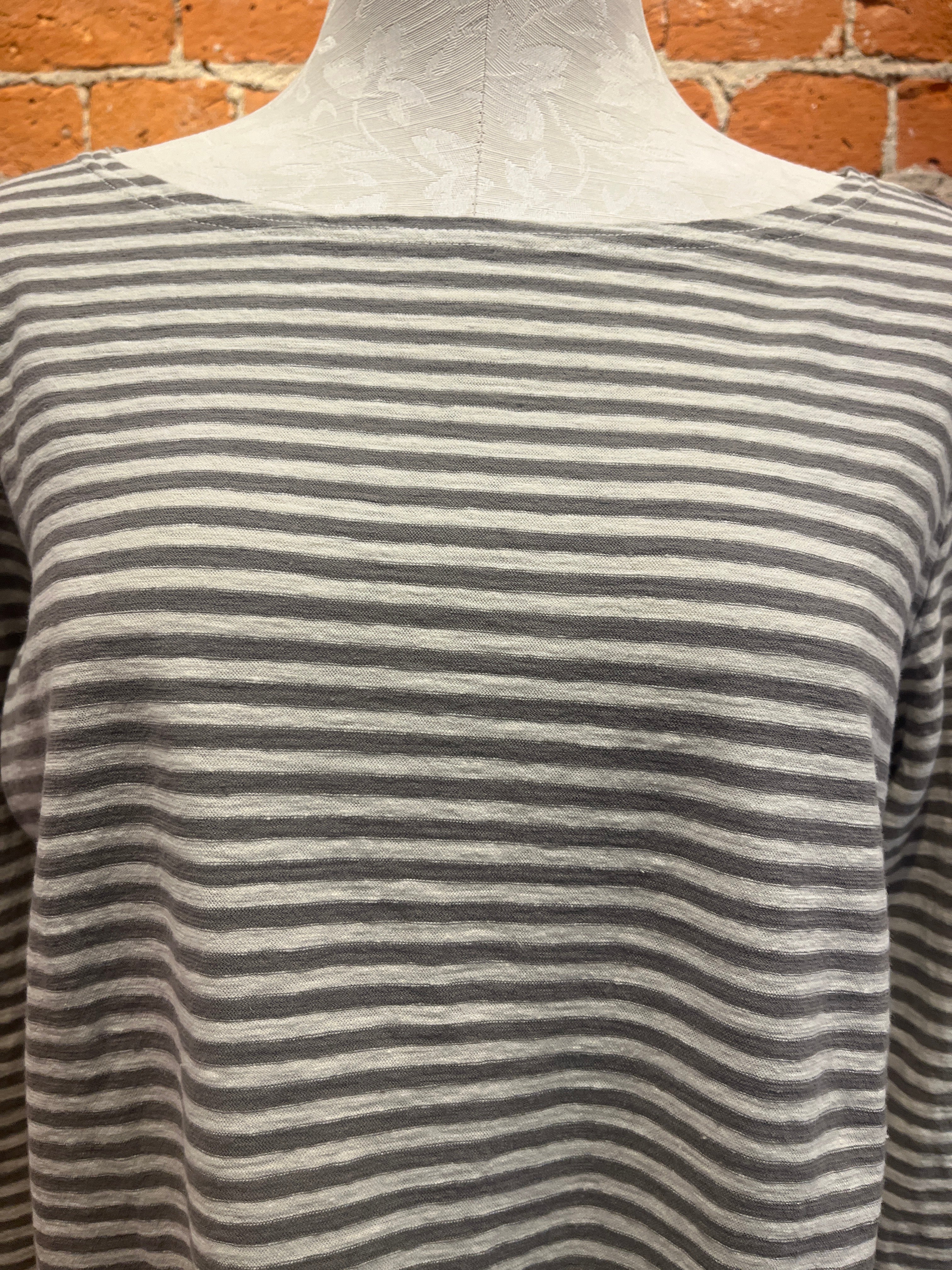 Camiseta holgada con corte delantero, manga corta (6 colores)