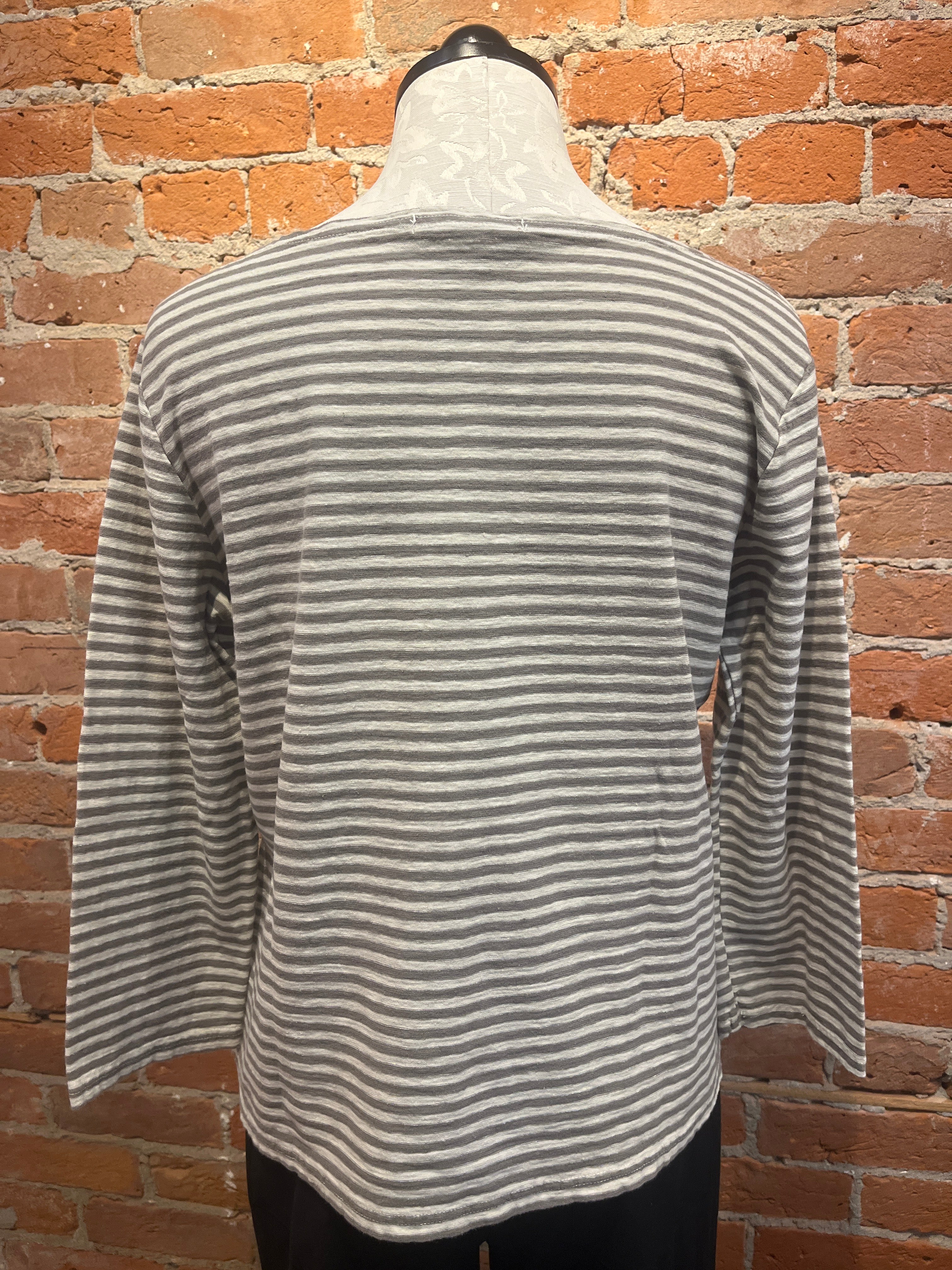 Camiseta holgada con corte delantero, manga corta (6 colores)