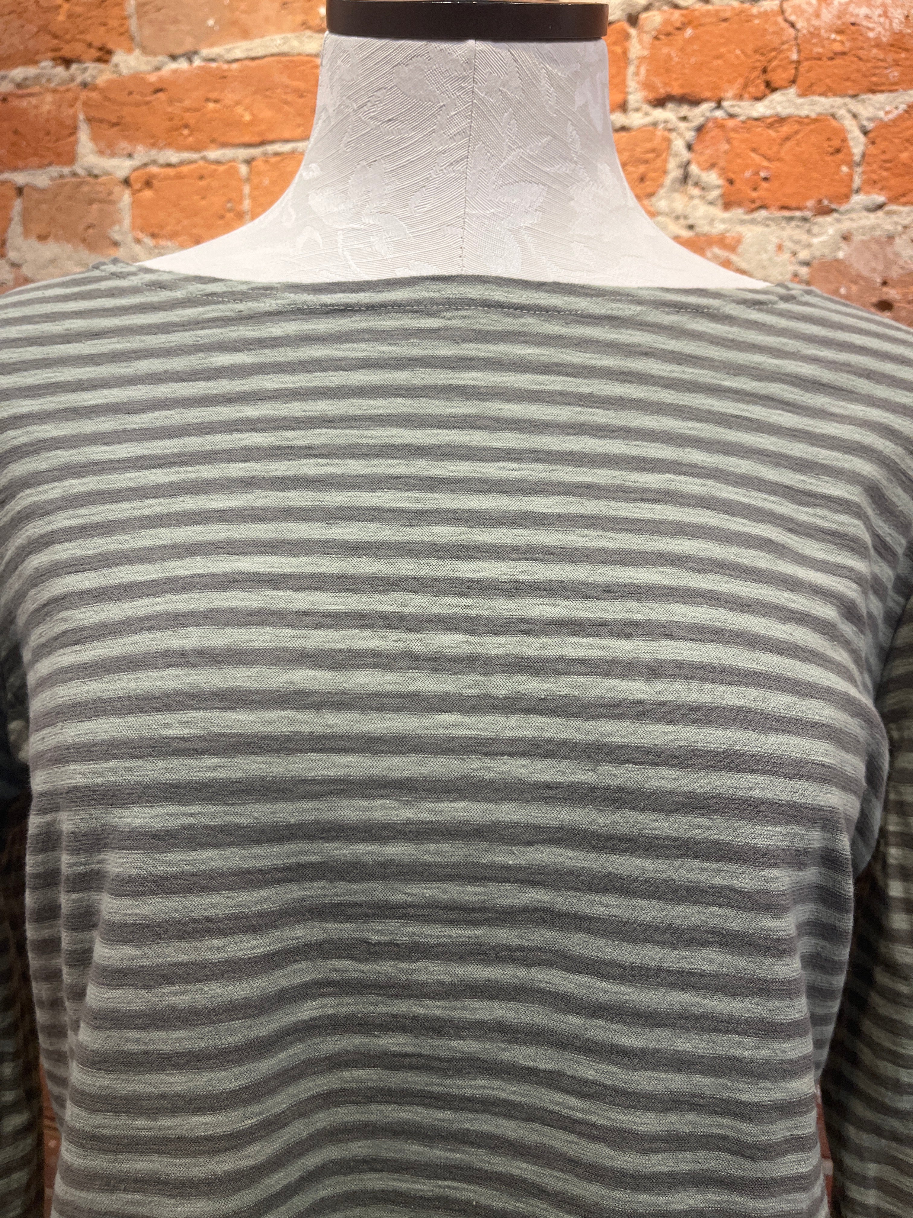 Camiseta holgada con corte delantero, manga corta (6 colores)