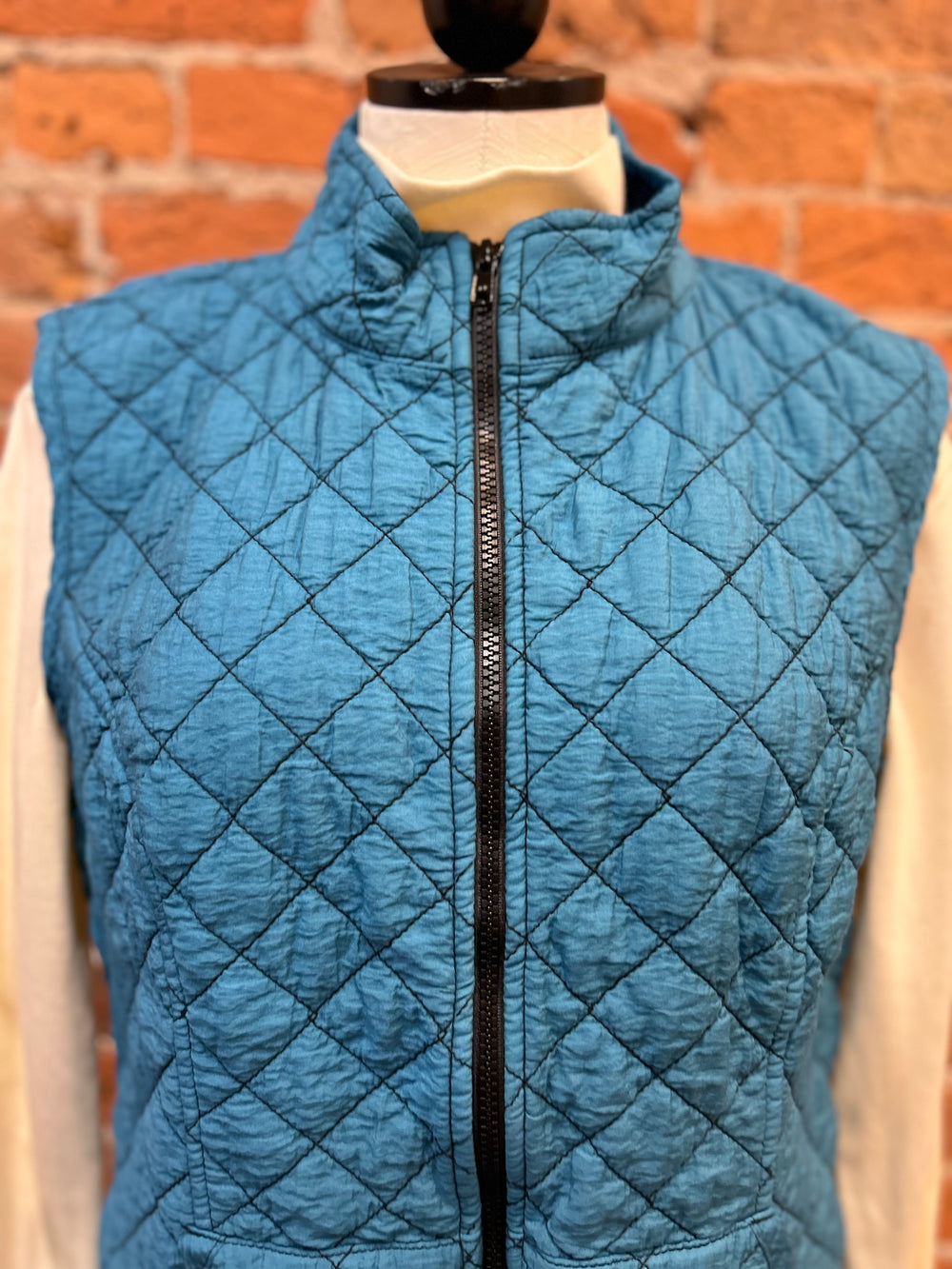 Cut Loose vest, quilted (2 colors)