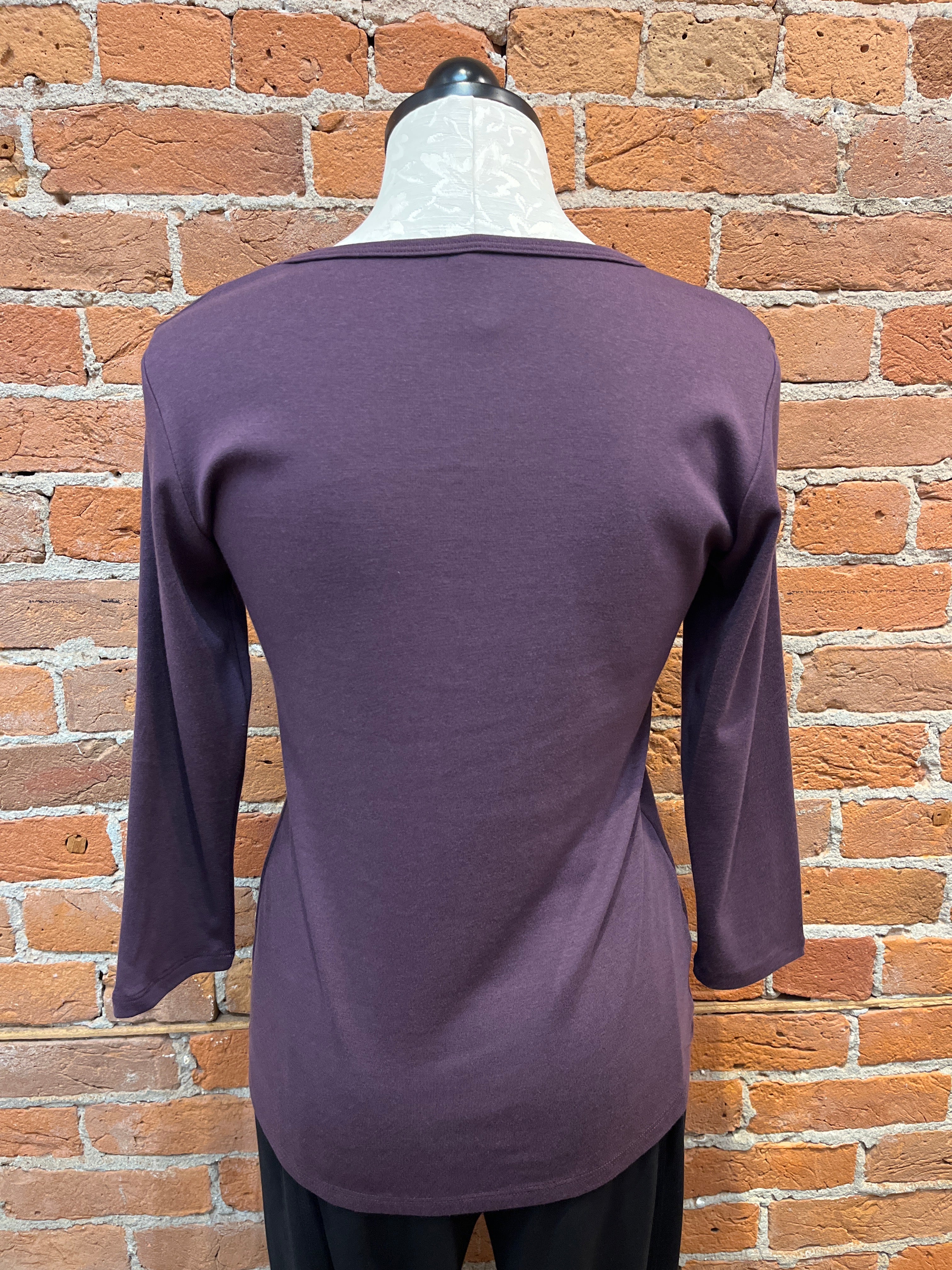 Necessitees t-shirt, U-neck 3/4-sleeve (4 colors)