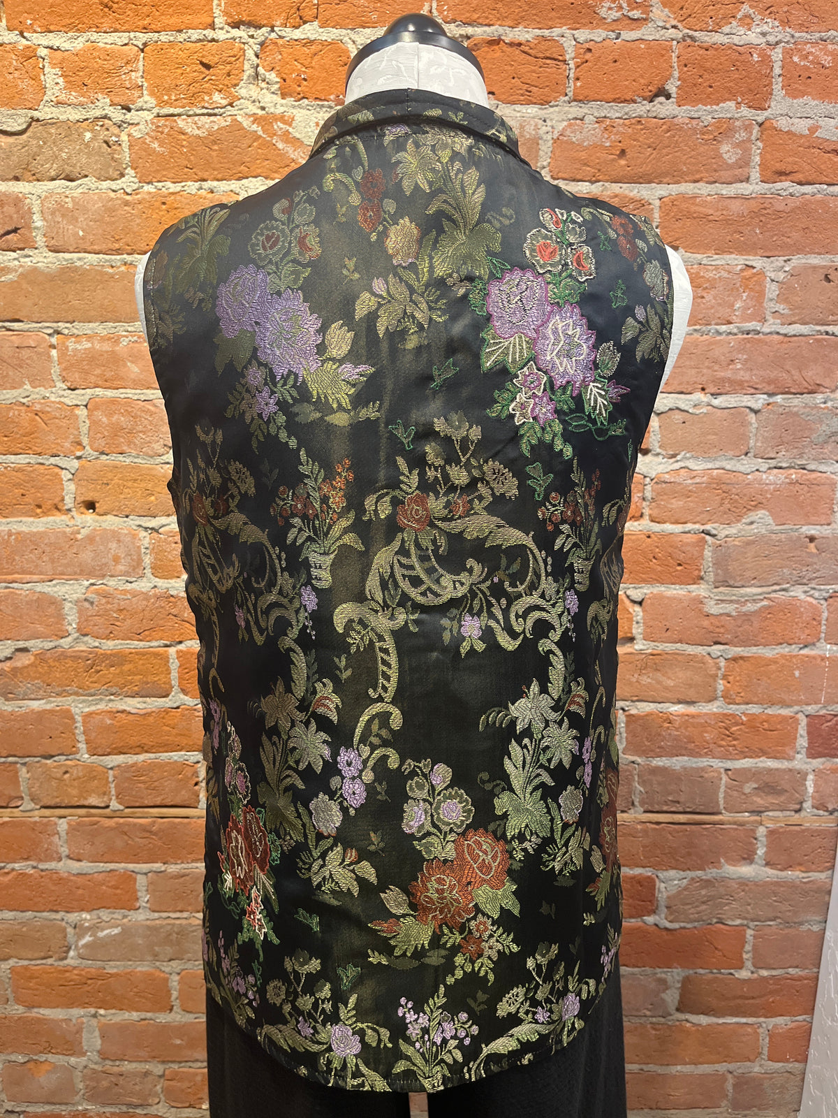 ANU vest 21342, embroidered brocade